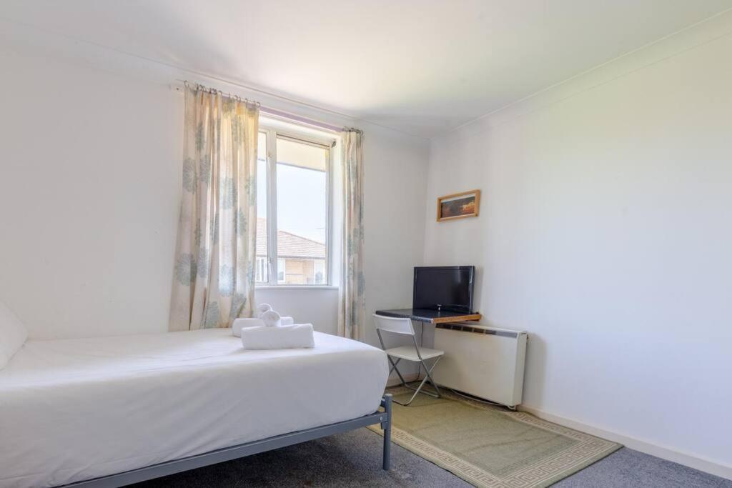 Homely 1 Bedroom In Beckton With Parking * London