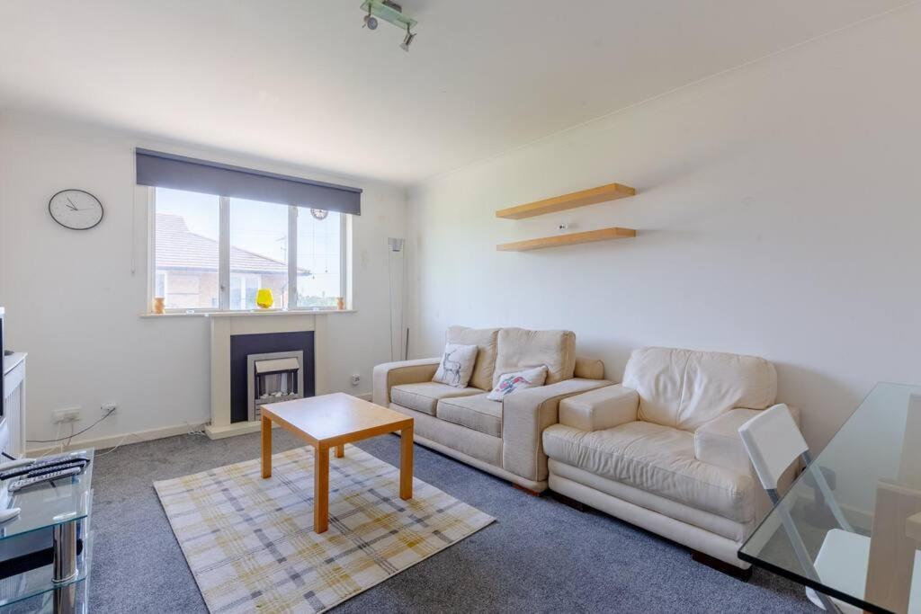 Homely 1 Bedroom In Beckton With Parking London