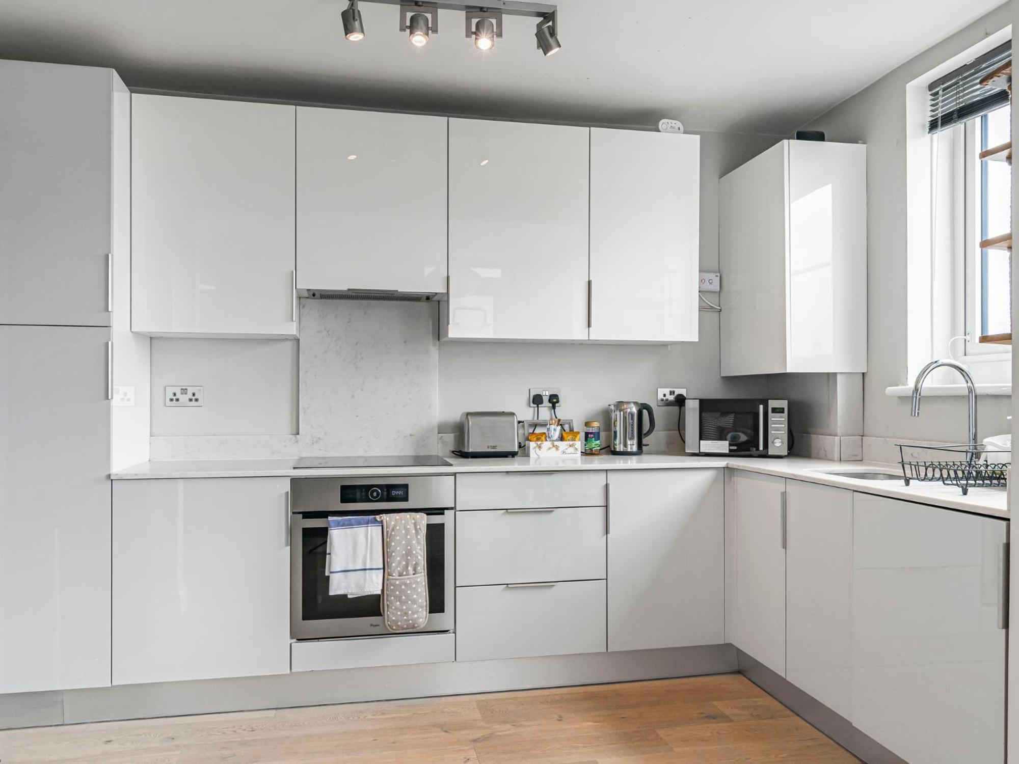 Pass The Keys - Stylish Flat With View In West Central London
