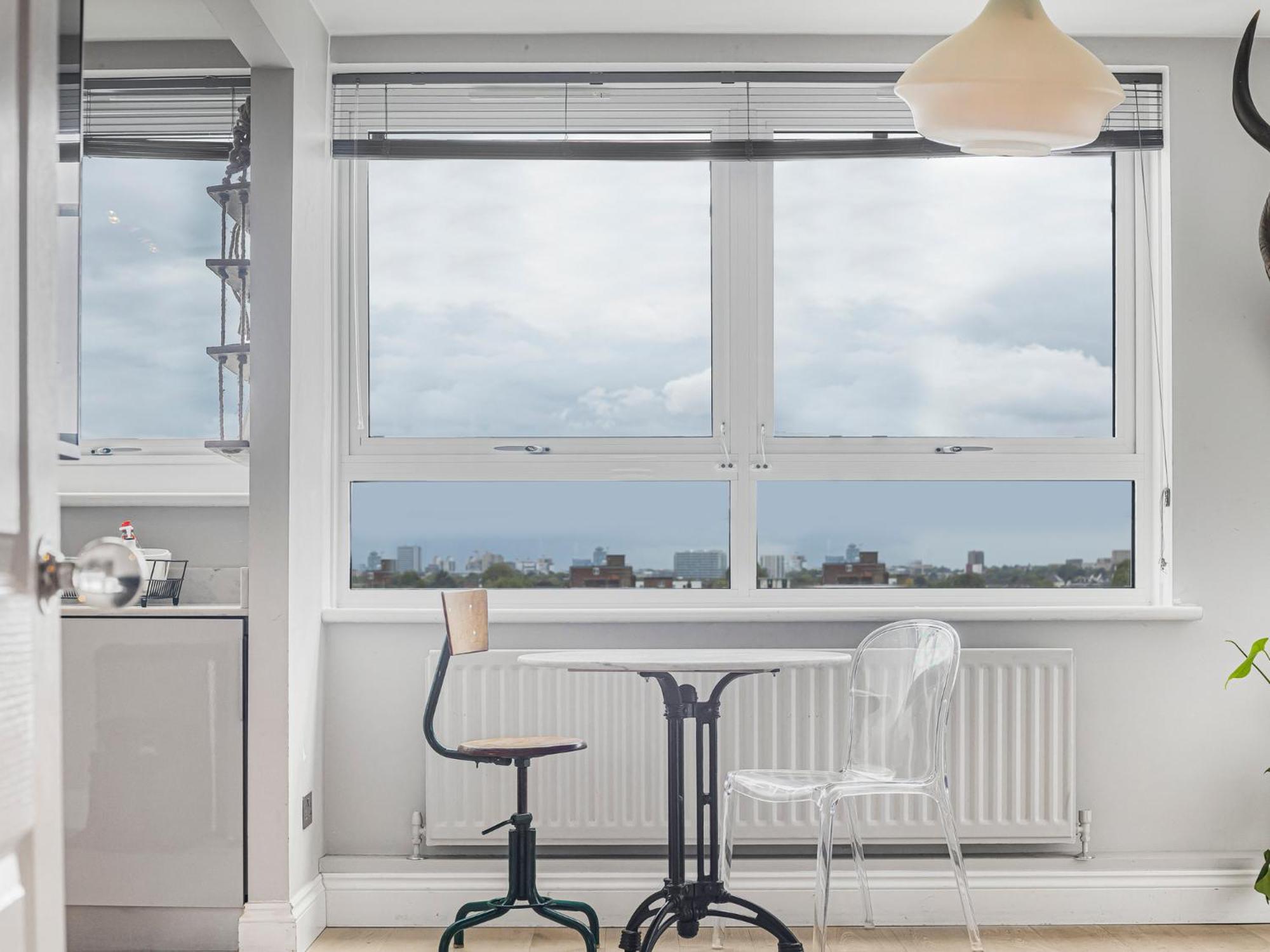 Pass The Keys - Stylish Flat With View In West Central