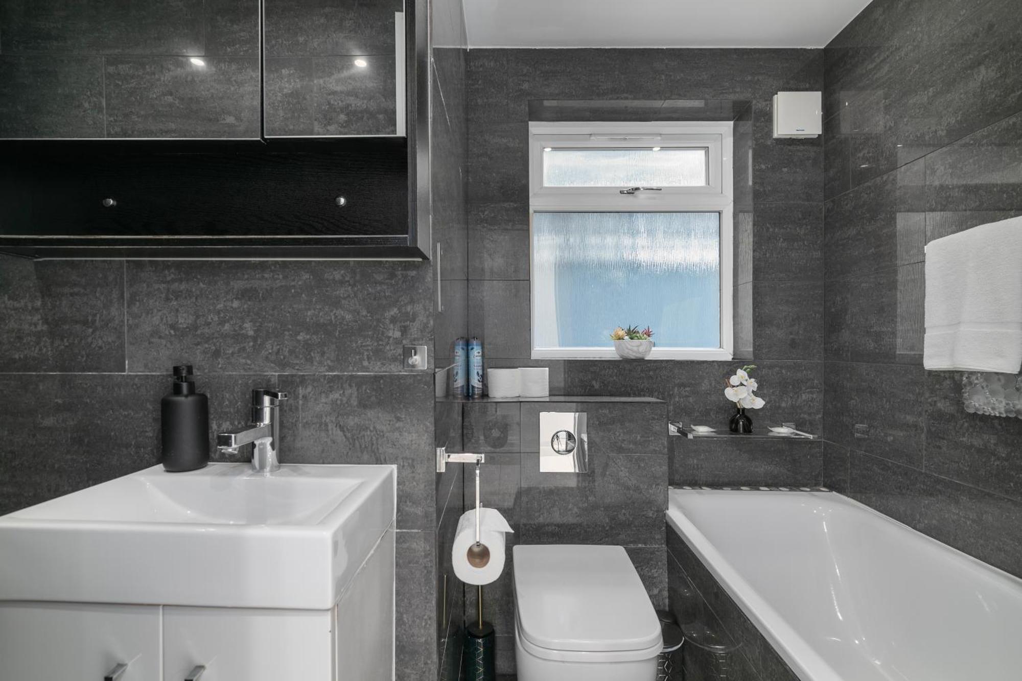 Elegant 2 Bed Garden Flat, London, Paddington! London