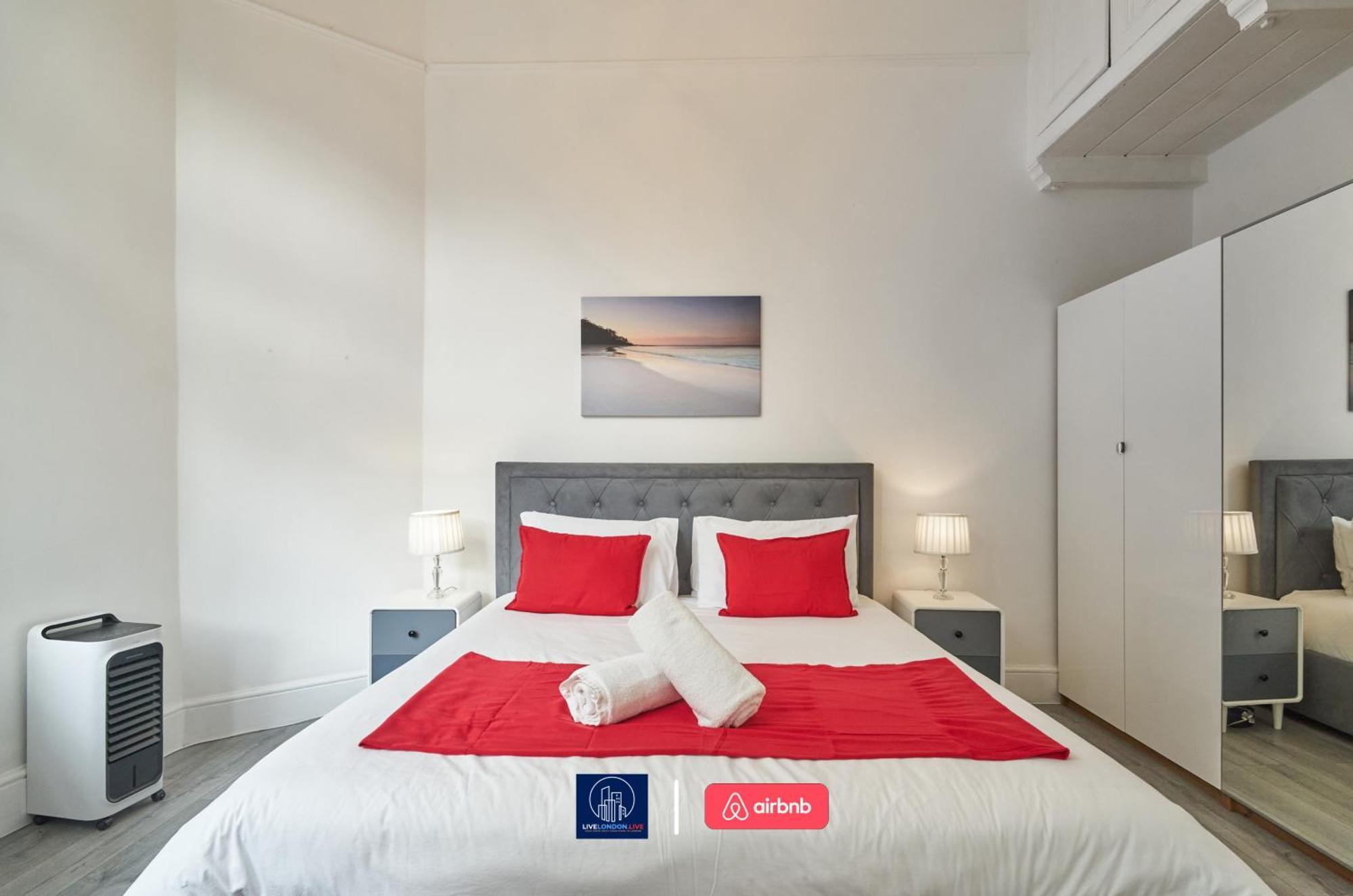 Last-minute Escape L Sleeps Up To 4 Guests L One-bedroom With King Bed And High Ceilings Near Camden By Live Short Lets & Serviced Appartement Londen
