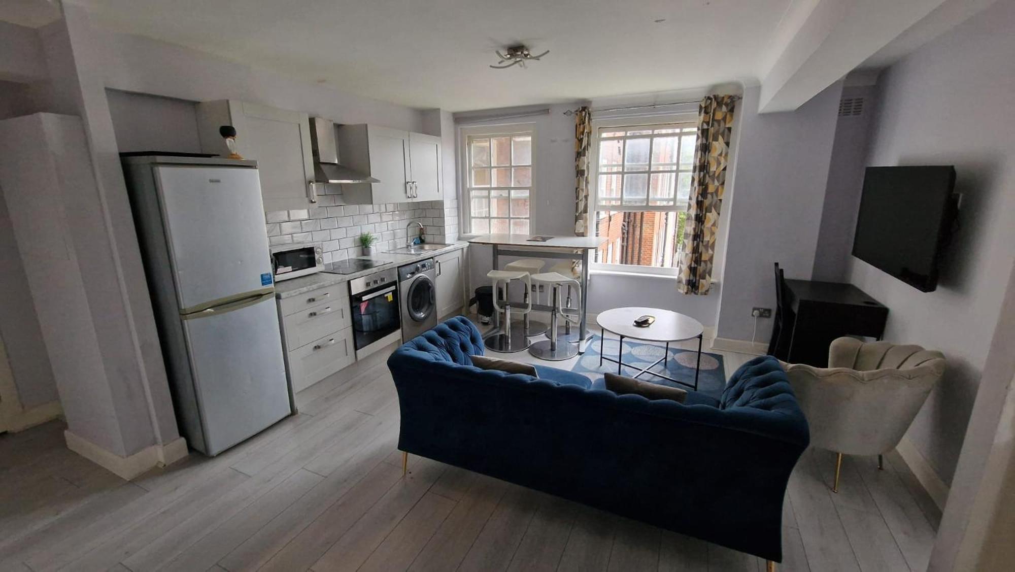 2 Bed Flat In Paddington * London