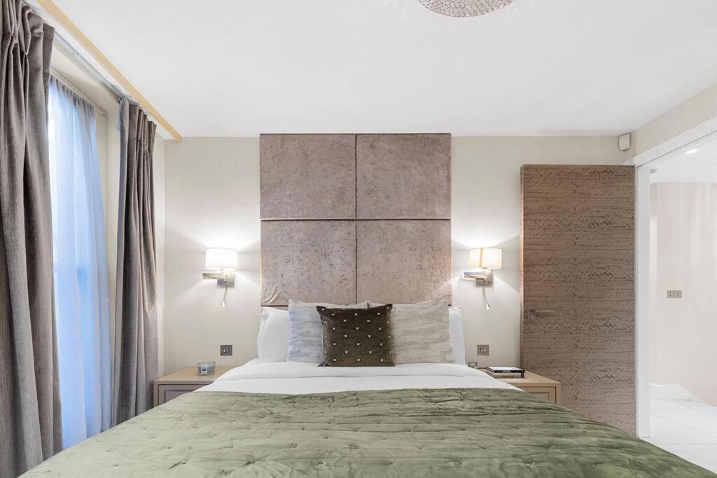 Stylish 2 Bed Split Level Flat Leilighet