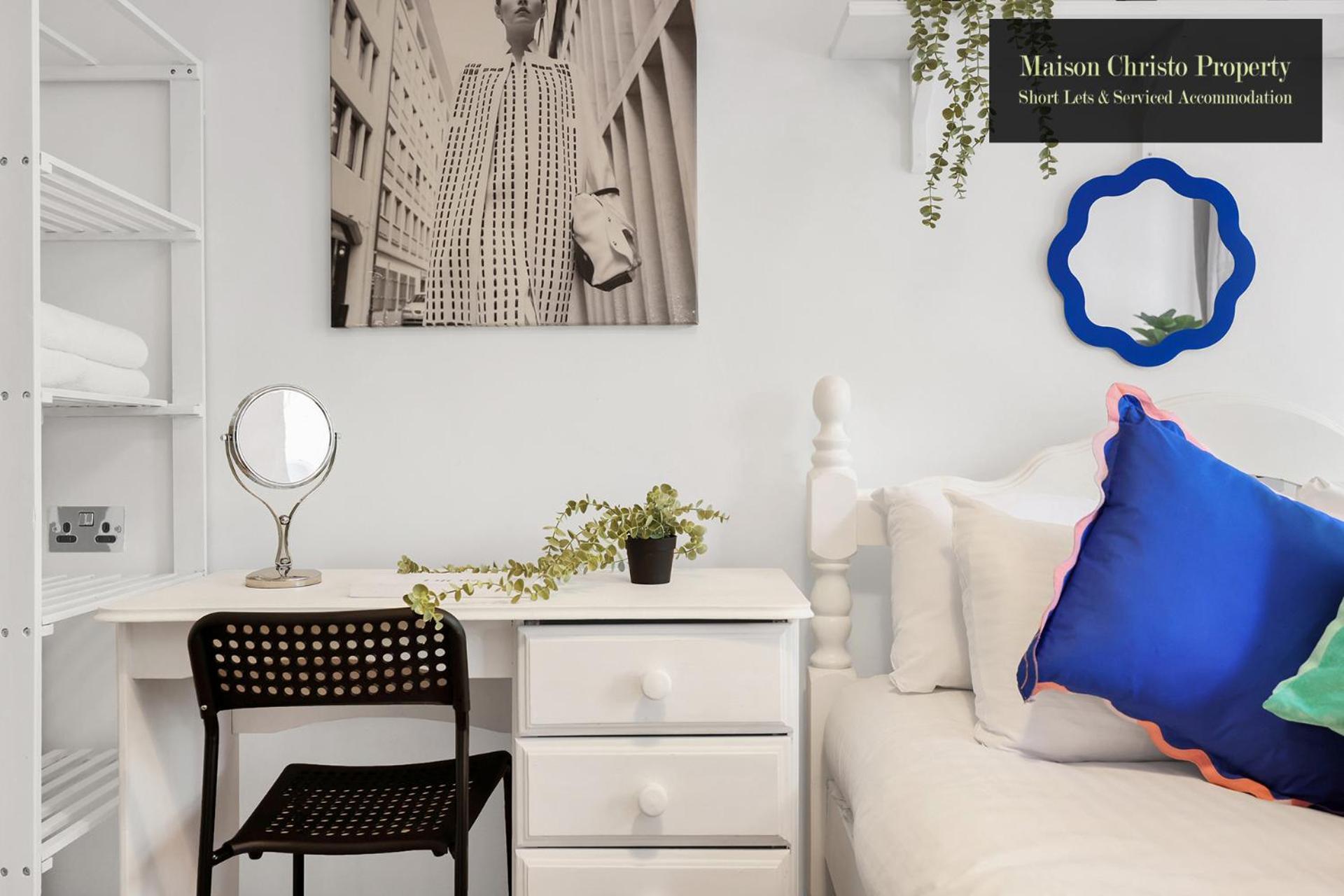 Weekly Or Monthly Stays, London, Stepney Green, 2bedroom Apt, Sleeps 6, Servcied By Maison Christo Short Lets & Serviced Accomdation Apartment London