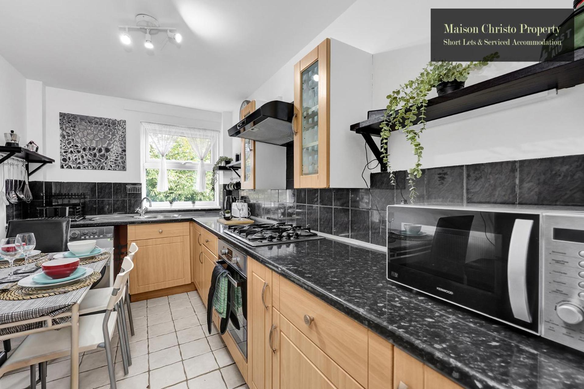 Weekly Or Monthly Stays, London, Stepney Green, 2bedroom Apt, Sleeps 6, Servcied By Maison Christo Short Lets & Serviced Accomdation Apartment