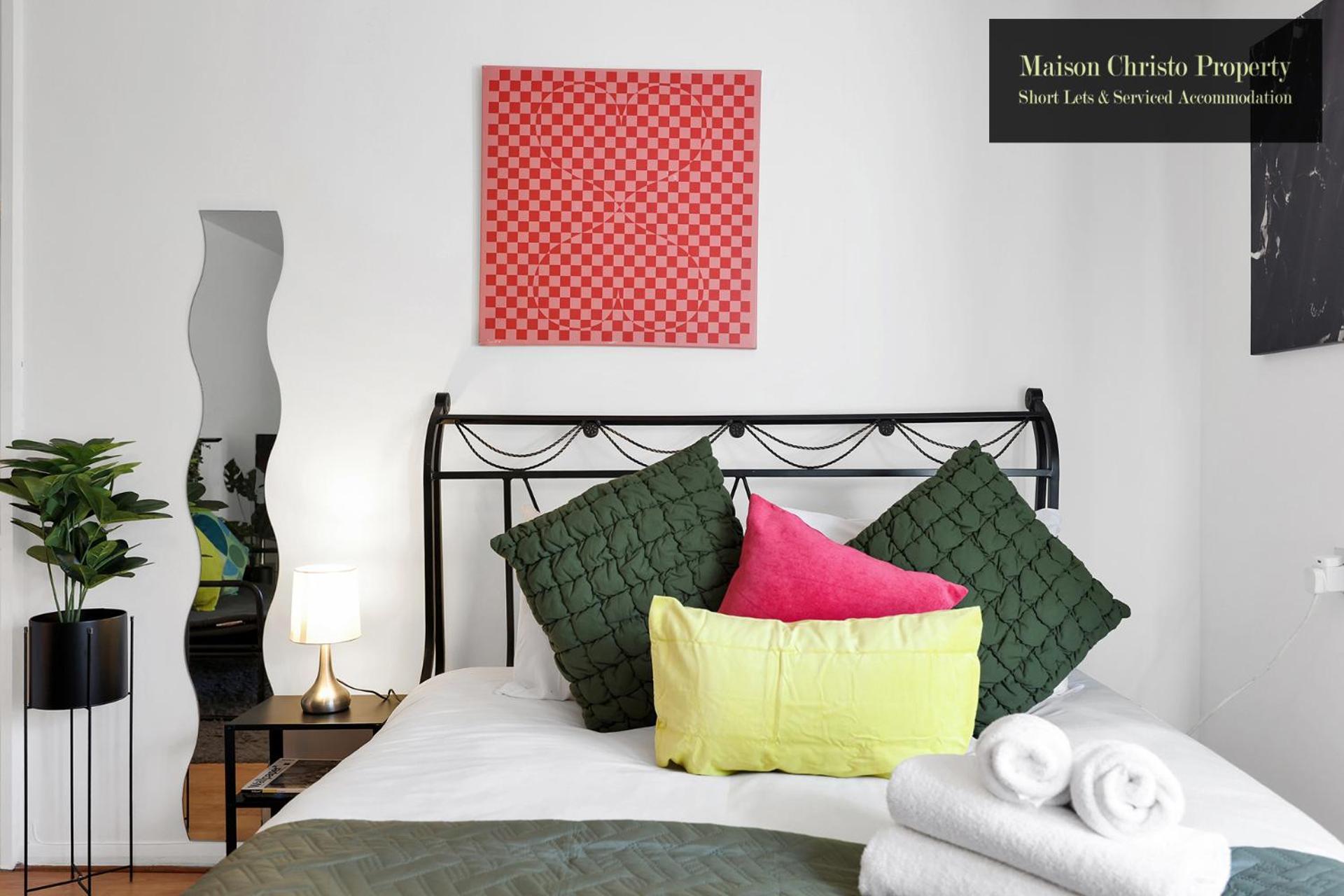Apartment Weekly Or Monthly Stays, London, Stepney Green, 2bedroom Apt, Sleeps 6, Servcied By Maison Christo Short Lets & Serviced Accomdation