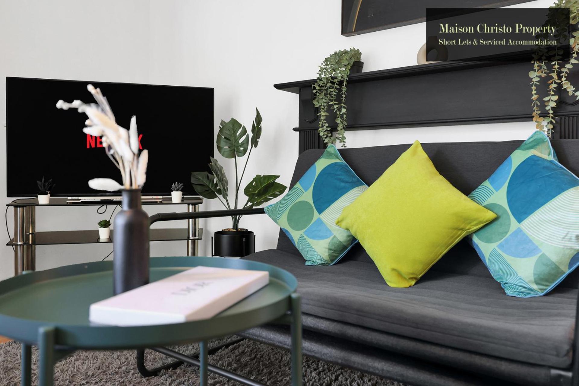 Apartment Weekly Or Monthly Stays, London, Stepney Green, 2bedroom Apt, Sleeps 6, Servcied By Maison Christo Short Lets & Serviced Accomdation London