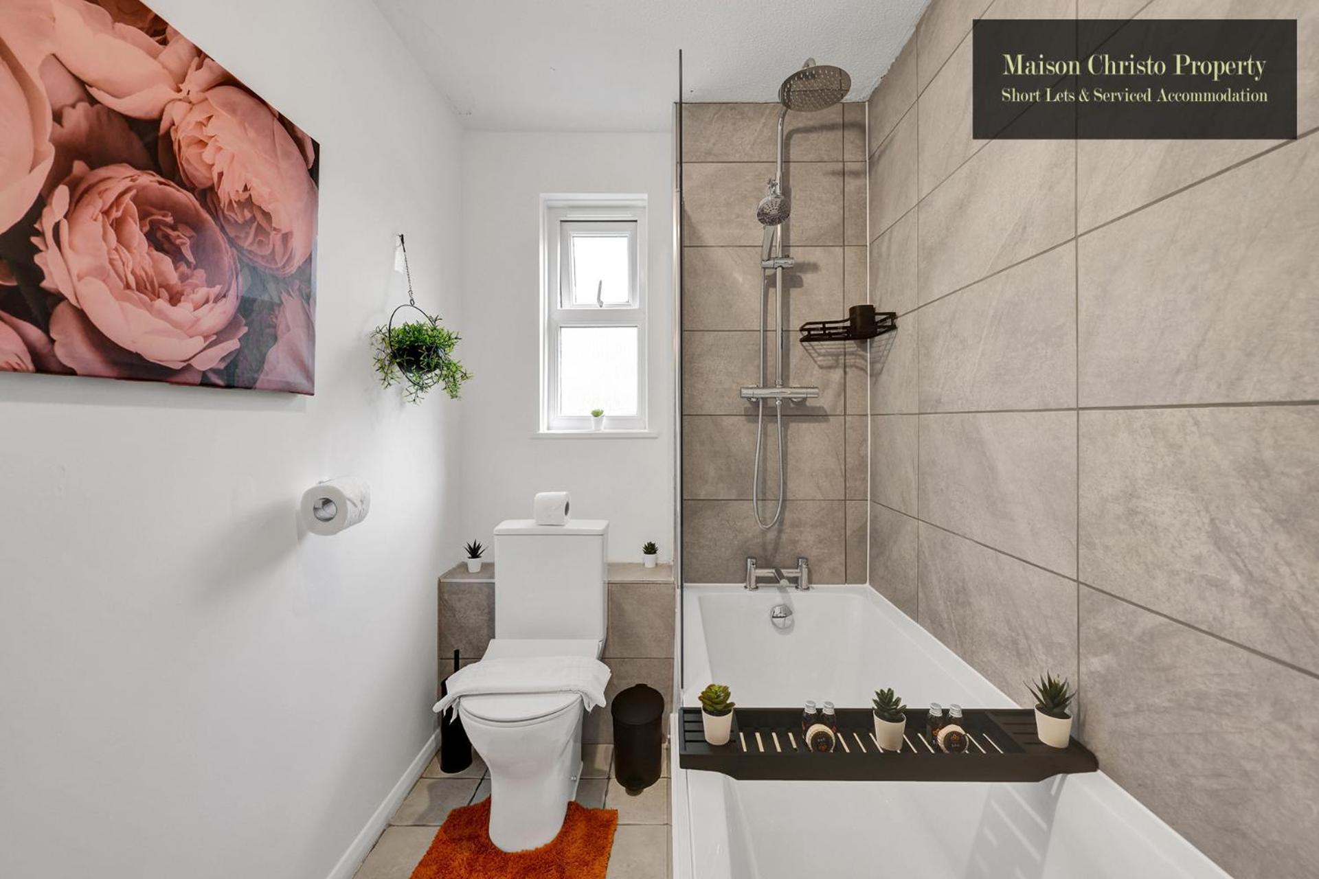 Weekly Or Monthly Stays, London, Stepney Green, 2bedroom Apt, Sleeps 6, Servcied By Maison Christo Short Lets & Serviced Accomdation *