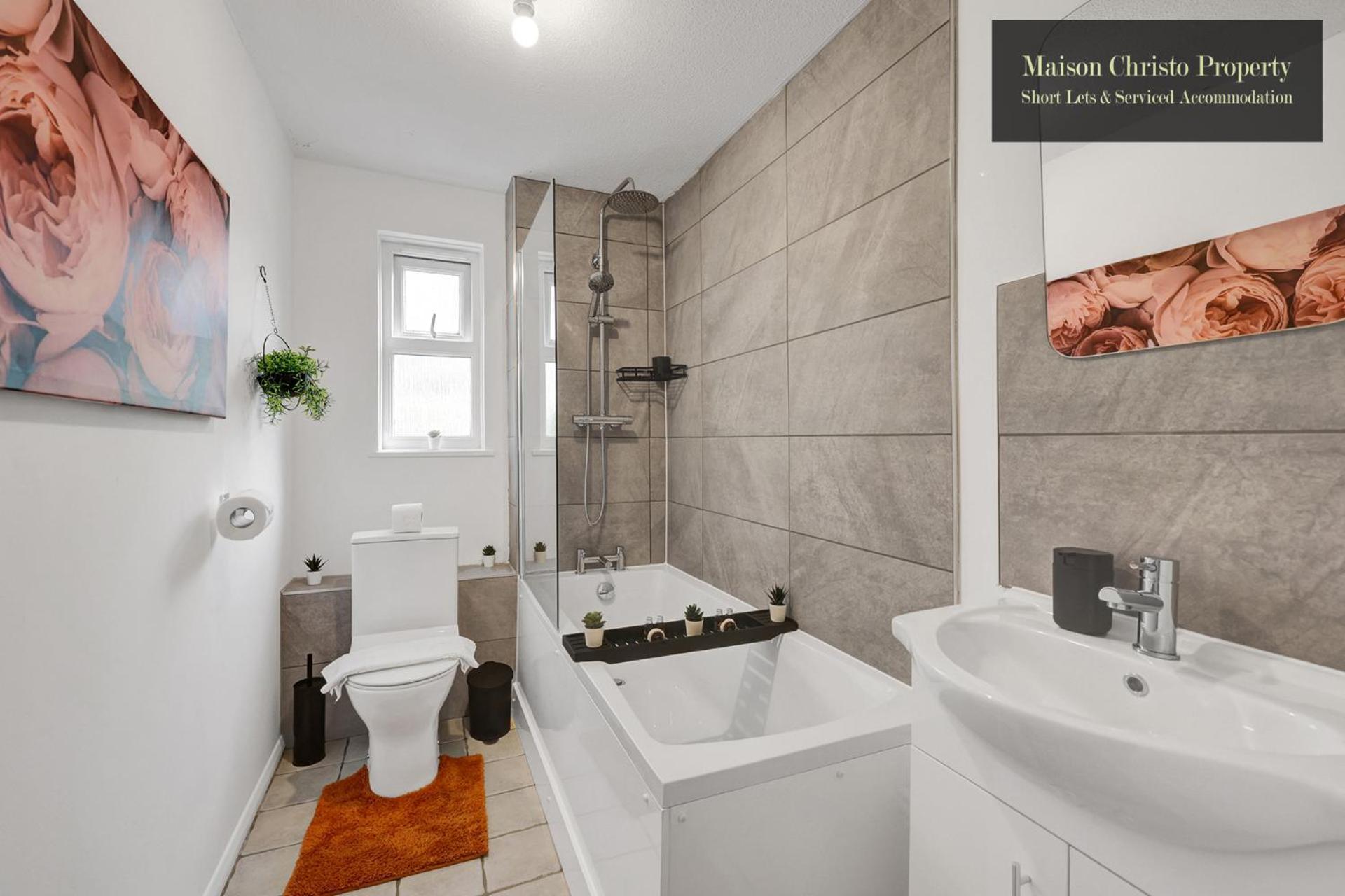 Weekly Or Monthly Stays, London, Stepney Green, 2bedroom Apt, Sleeps 6, Servcied By Maison Christo Short Lets & Serviced Accomdation London