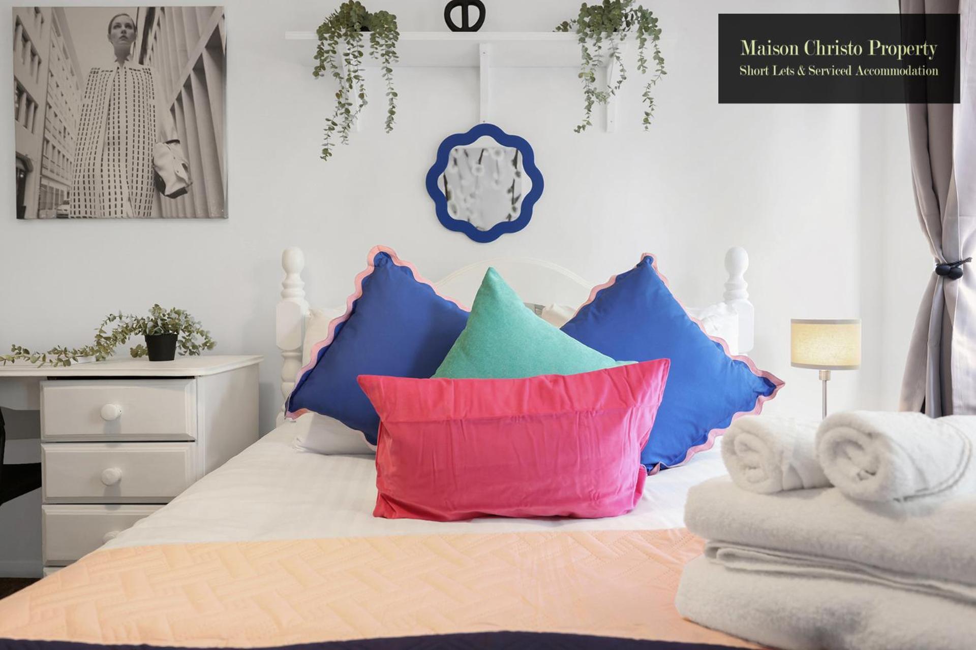 Apartment Weekly Or Monthly Stays, London, Stepney Green, 2bedroom Apt, Sleeps 6, Servcied By Maison Christo Short Lets & Serviced Accomdation *