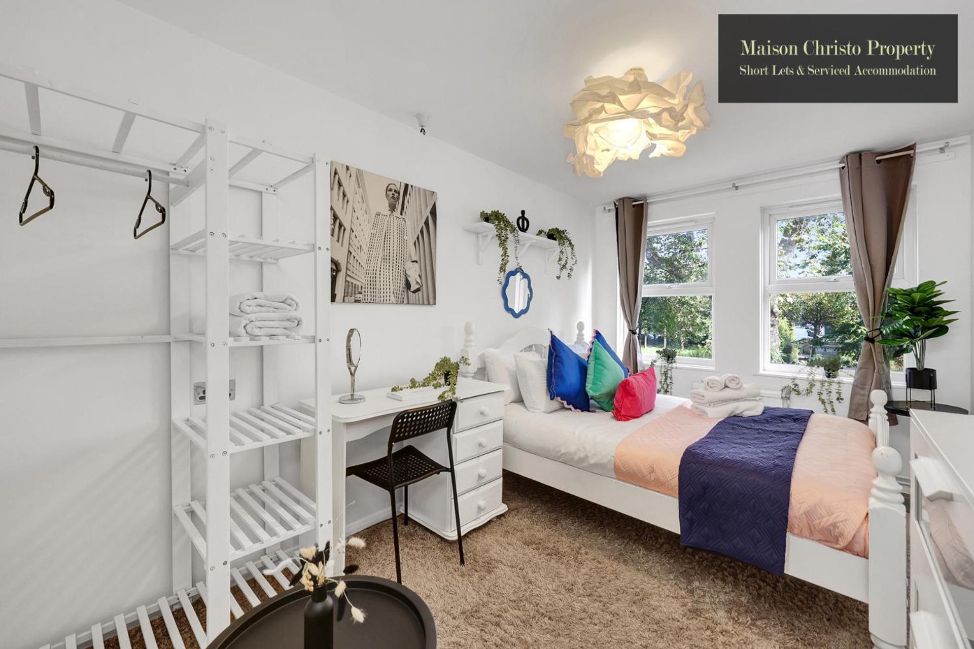 Weekly Or Monthly Stays, London, Stepney Green, 2bedroom Apt, Sleeps 6, Servcied By Maison Christo Short Lets & Serviced Accomdation Apartment