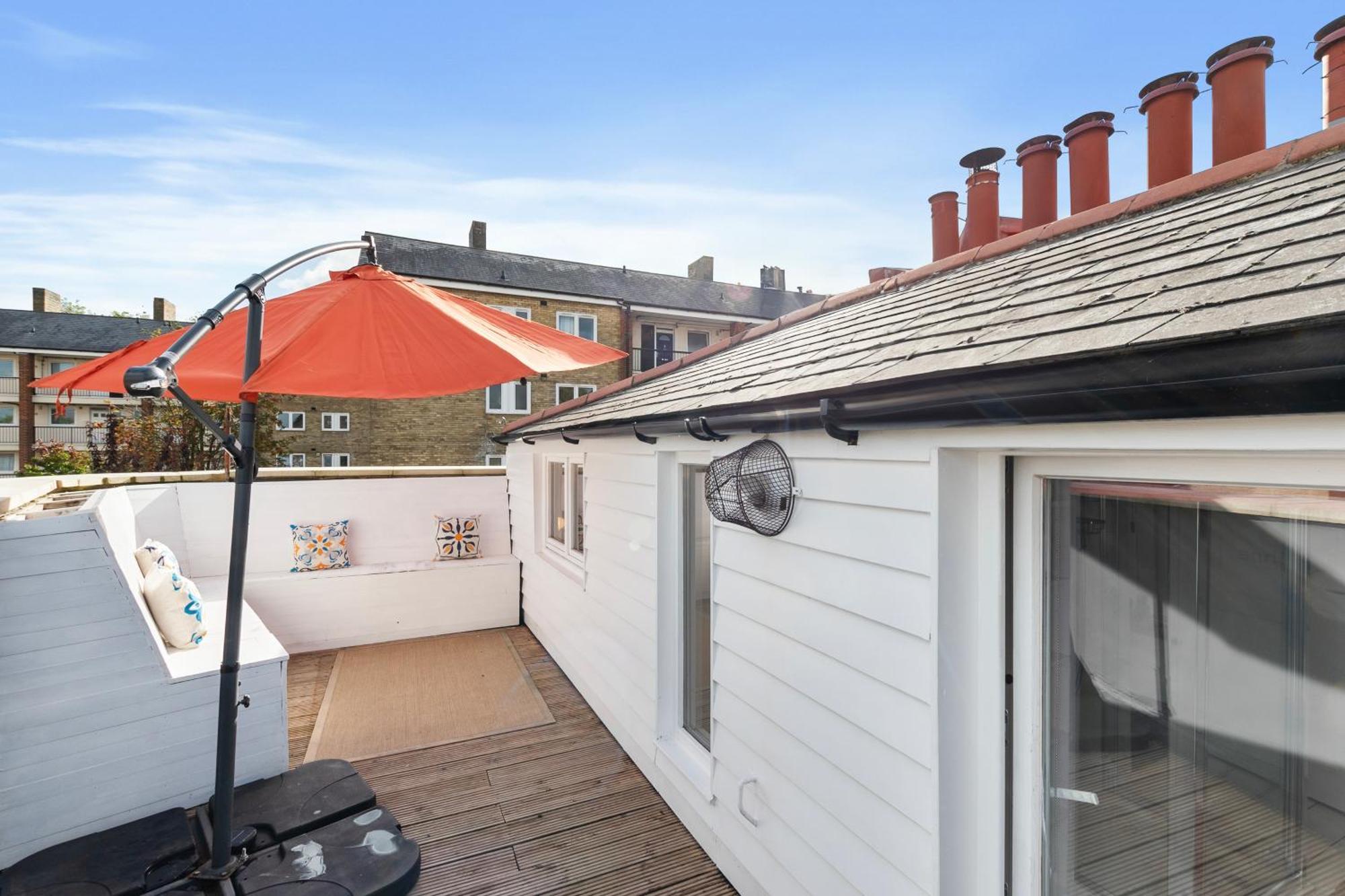 Stylish Flat In Shoreditch, Private Roof Terrace Apartment London
