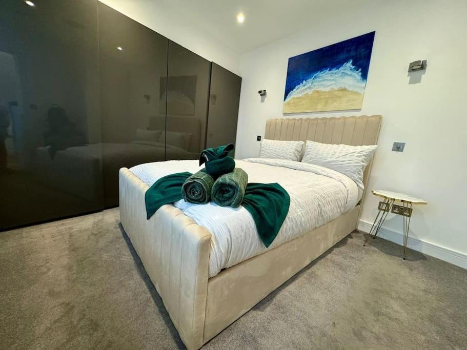 Hyde Park Luxury 2 Bed 2 Bath House London