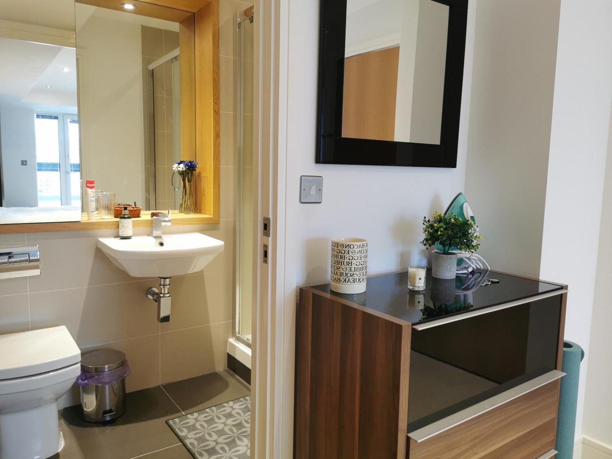 In Flat With Stunning Thames River View * Londen