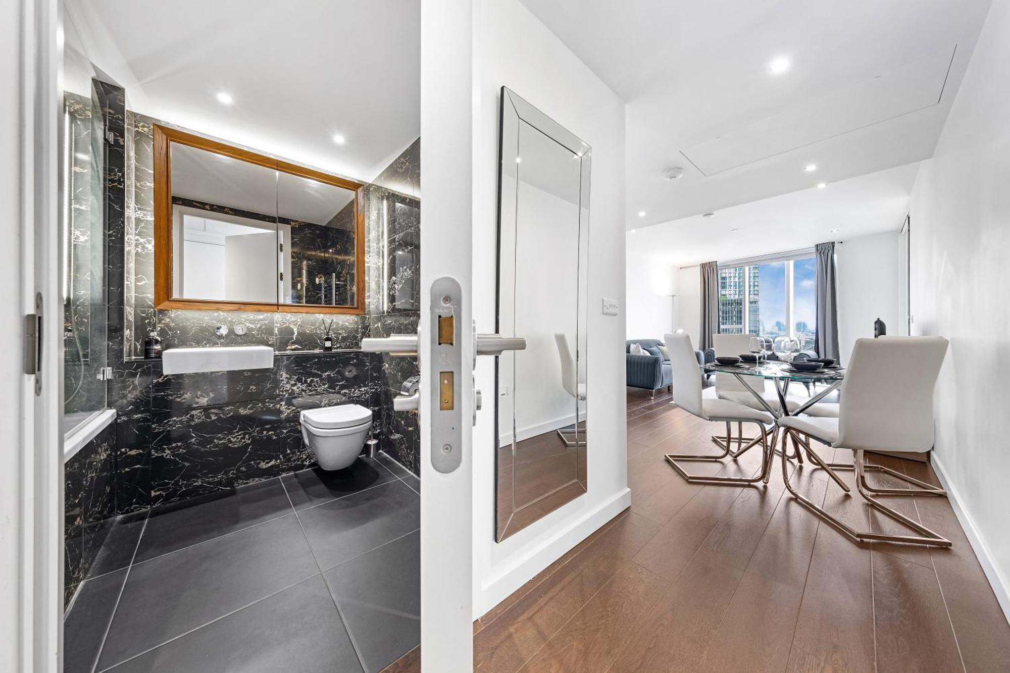 18th Floor Luxury 2 Bedroom, 2 Bathroom Sky View With Rooftop Access & Gym! Unbeatable Experience & Extreme Value! Apartamento