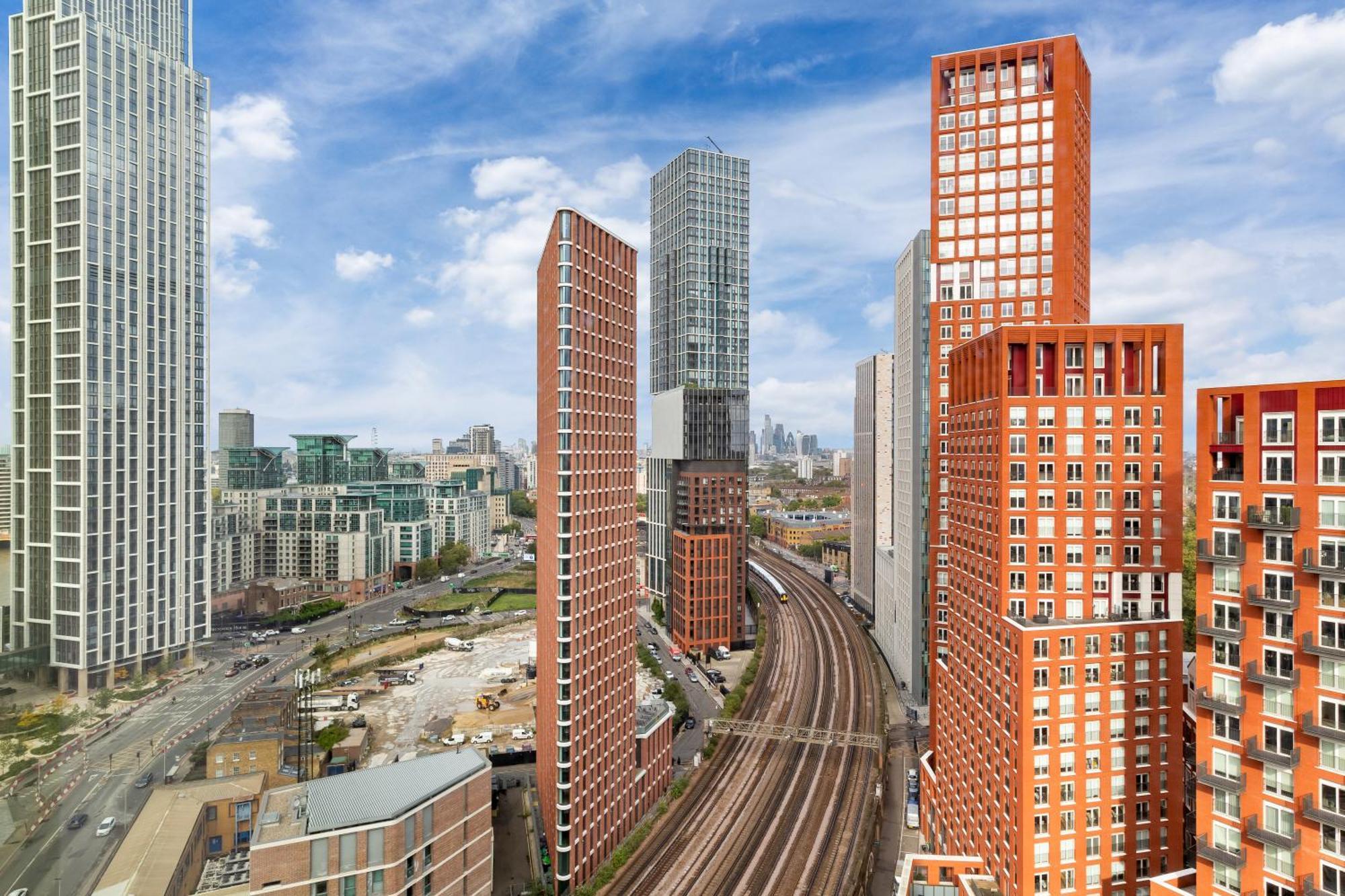 18th Floor Luxury 2 Bedroom, 2 Bathroom Sky View With Rooftop Access & Gym! Unbeatable Experience & Extreme Value! Apartment London
