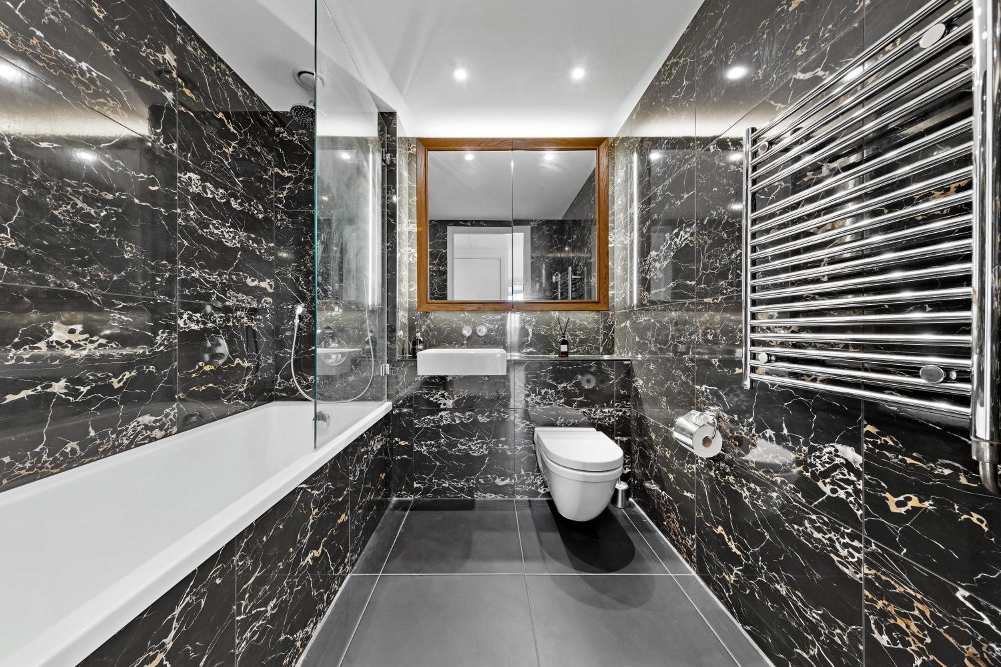 18th Floor Luxury 2 Bedroom, 2 Bathroom Sky View With Rooftop Access & Gym! Unbeatable Experience & Extreme Value! * London