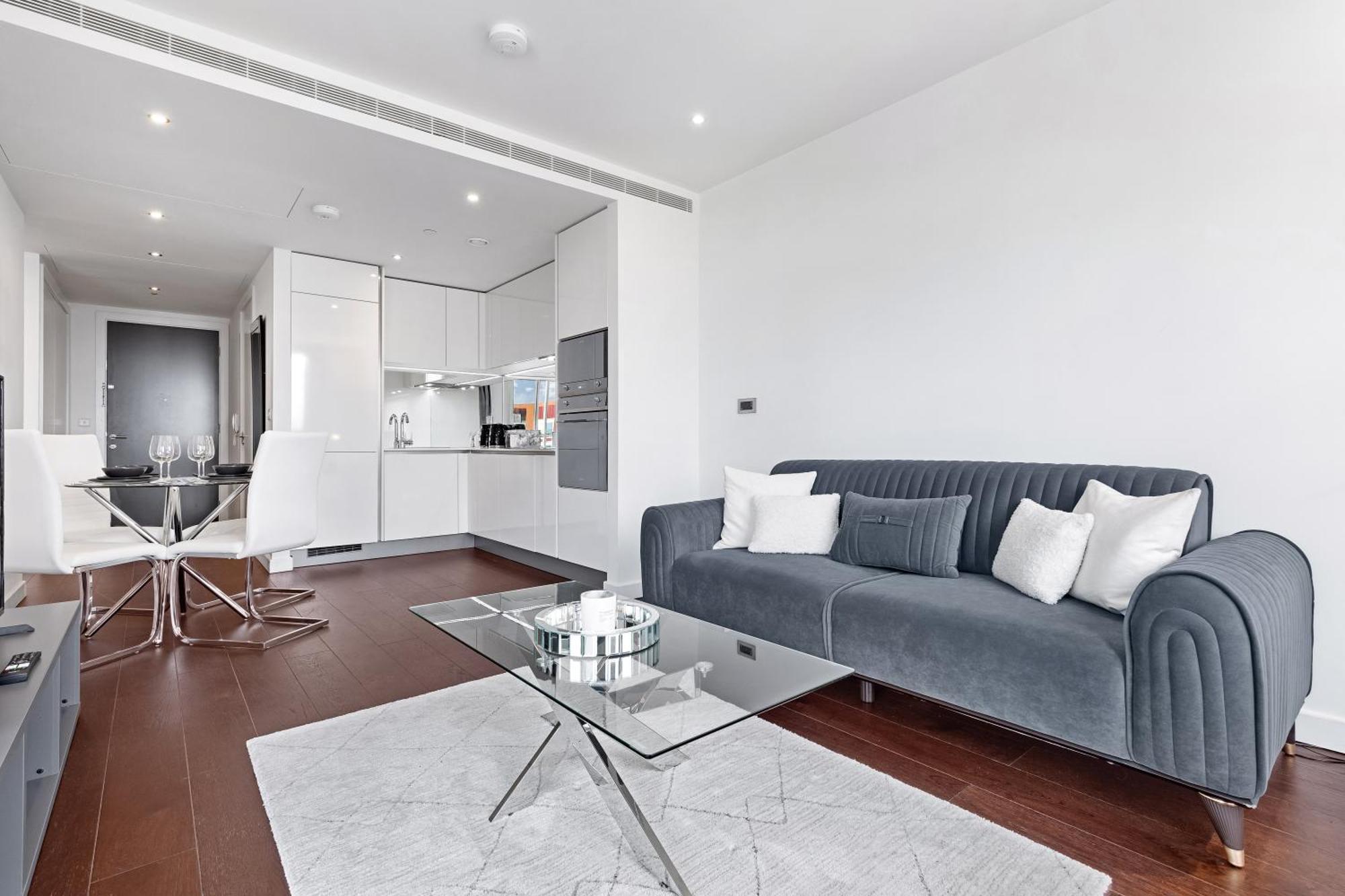 18th Floor Luxury 2 Bedroom, 2 Bathroom Sky View With Rooftop Access & Gym! Unbeatable Experience & Extreme Value! Londres