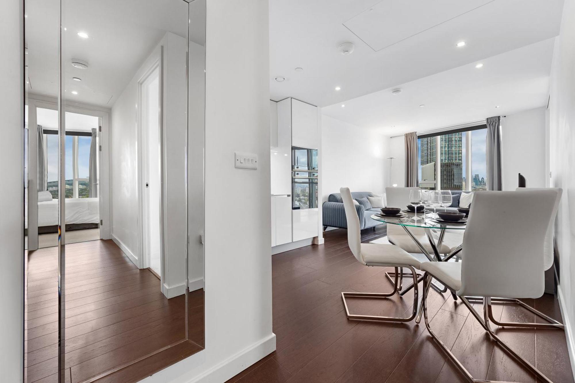 18th Floor Luxury 2 Bedroom, 2 Bathroom Sky View With Rooftop Access & Gym! Unbeatable Experience & Extreme Value! * Londres