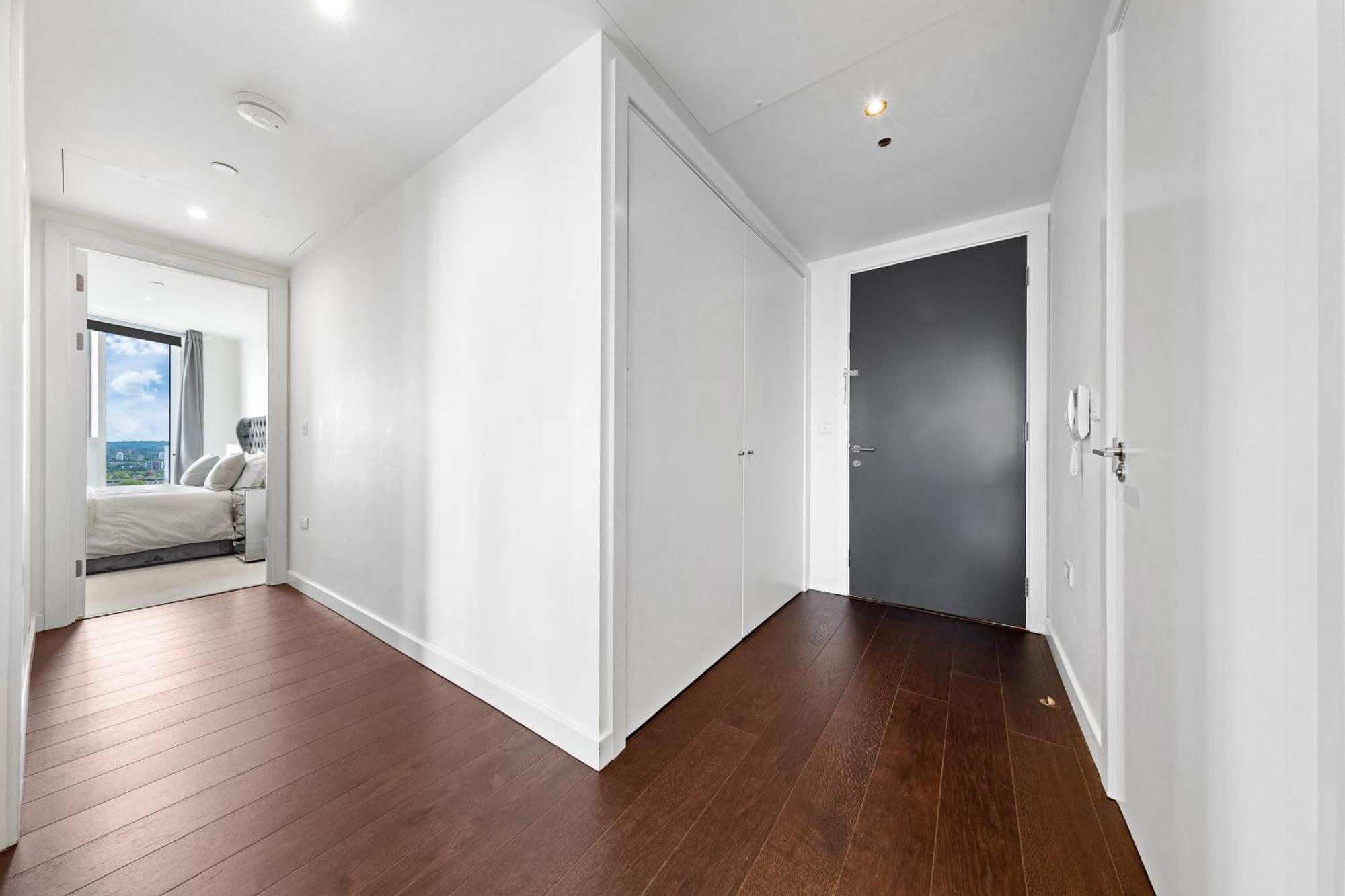 18th Floor Luxury 2 Bedroom, 2 Bathroom Sky View With Rooftop Access & Gym! Unbeatable Experience & Extreme Value! Apartamento Londres