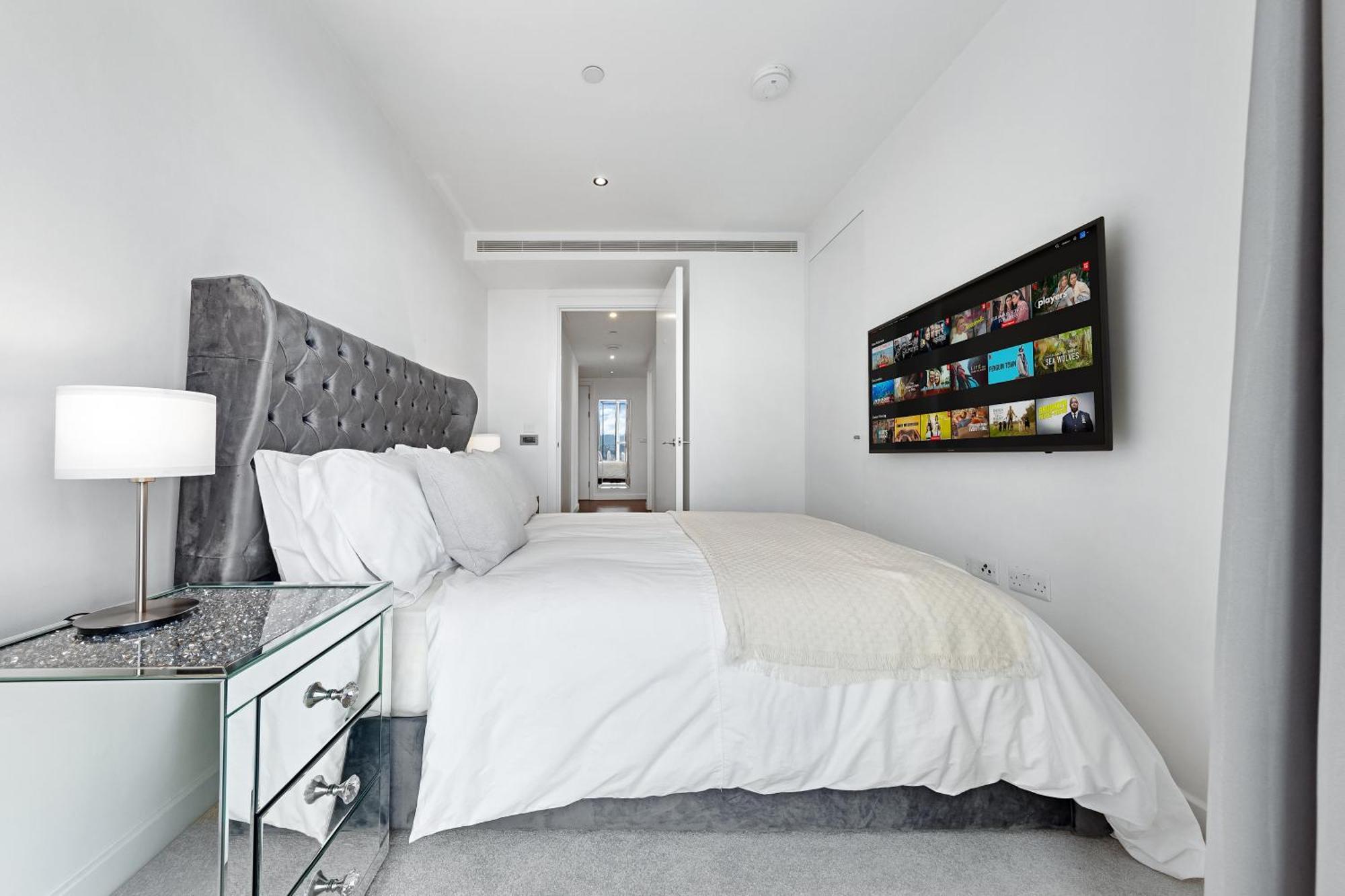 18th Floor Luxury 2 Bedroom, 2 Bathroom Sky View With Rooftop Access & Gym! Unbeatable Experience & Extreme Value! *