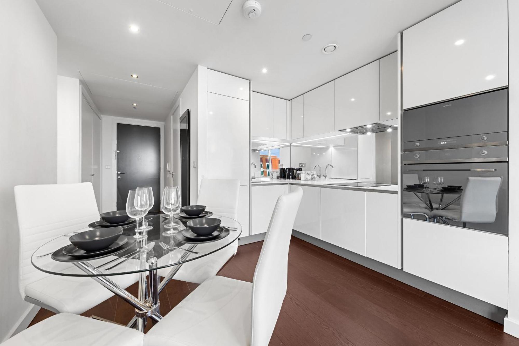 18th Floor Luxury 2 Bedroom, 2 Bathroom Sky View With Rooftop Access & Gym! Unbeatable Experience & Extreme Value! Apartamento