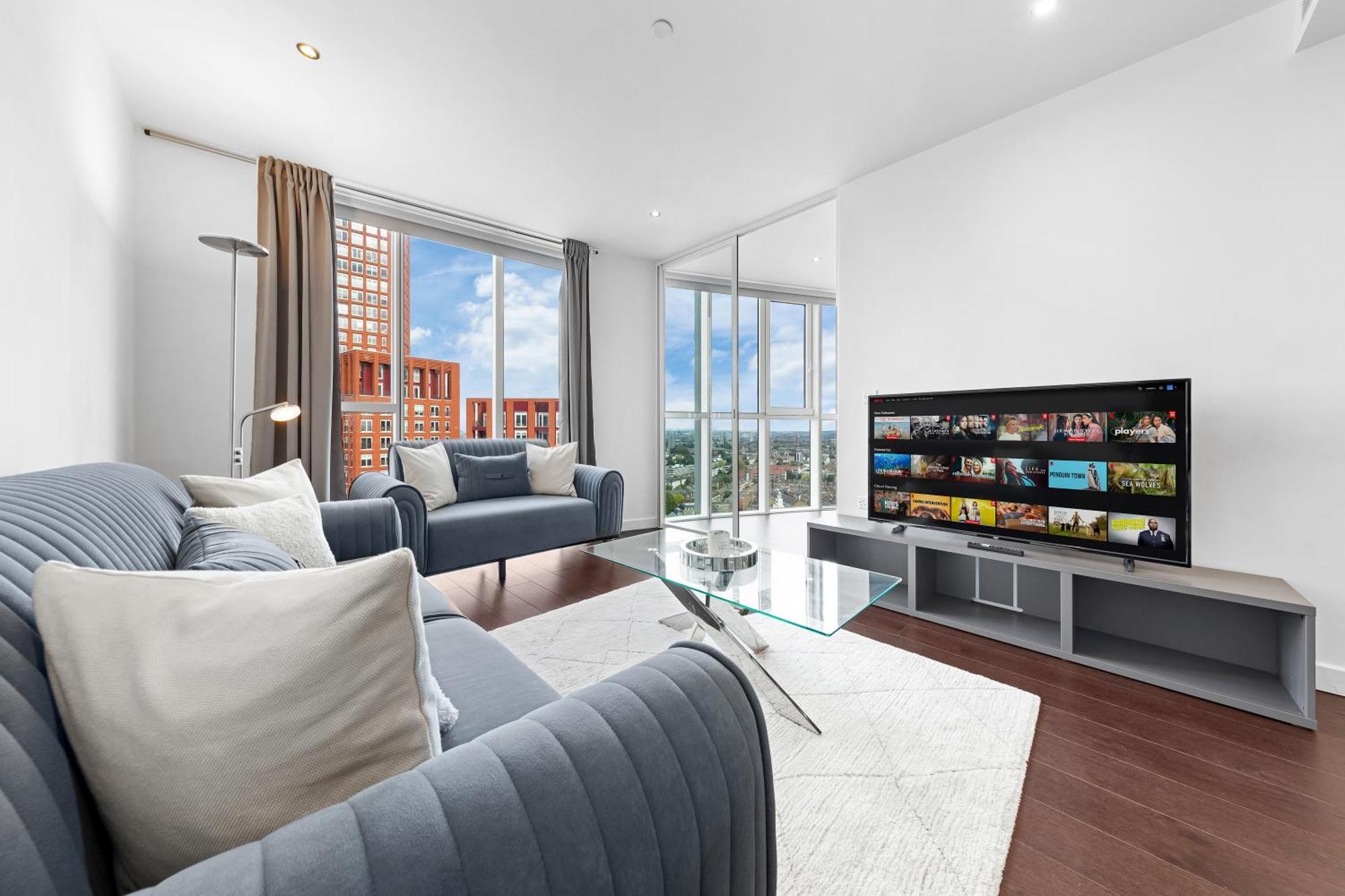 18th Floor Luxury 2 Bedroom, 2 Bathroom Sky View With Rooftop Access & Gym! Unbeatable Experience & Extreme Value! * Londres