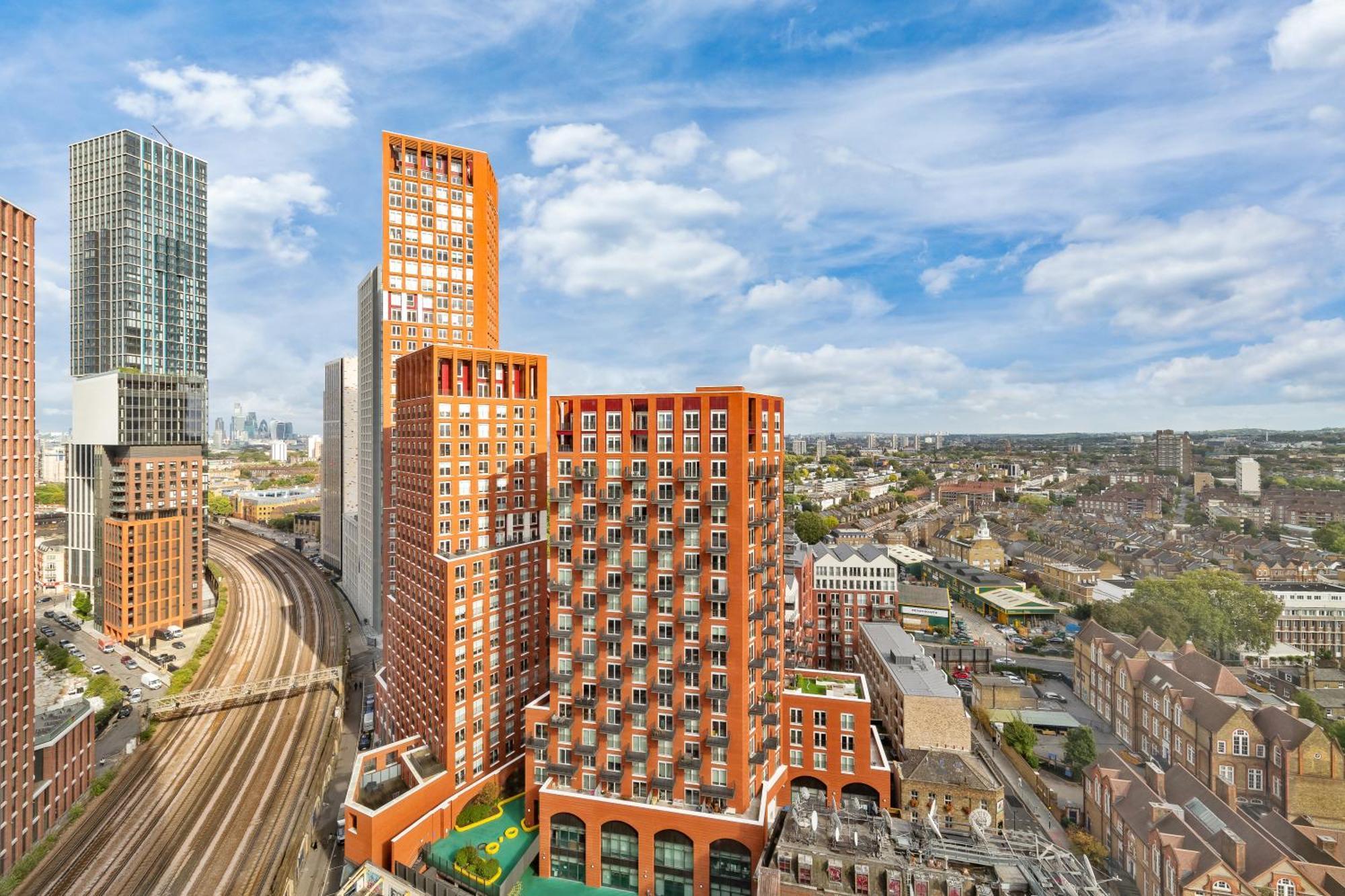 18th Floor Luxury 2 Bedroom, 2 Bathroom Sky View With Rooftop Access & Gym! Unbeatable Experience & Extreme Value! * Londres