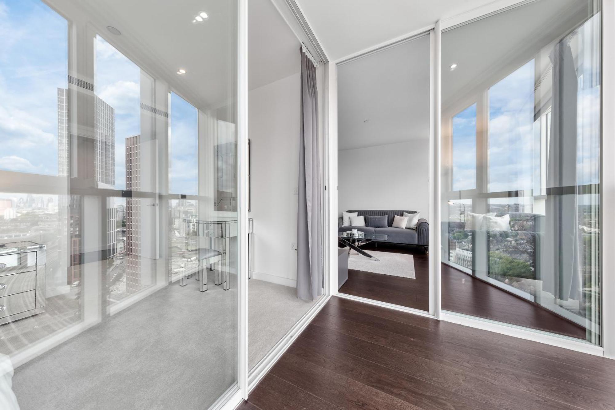 18th Floor Luxury 2 Bedroom, 2 Bathroom Sky View With Rooftop Access & Gym! Unbeatable Experience & Extreme Value! Apartamento Londres