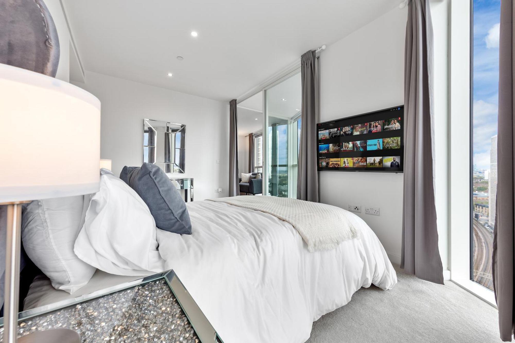 18th Floor Luxury 2 Bedroom, 2 Bathroom Sky View With Rooftop Access & Gym! Unbeatable Experience & Extreme Value! Apartamento *