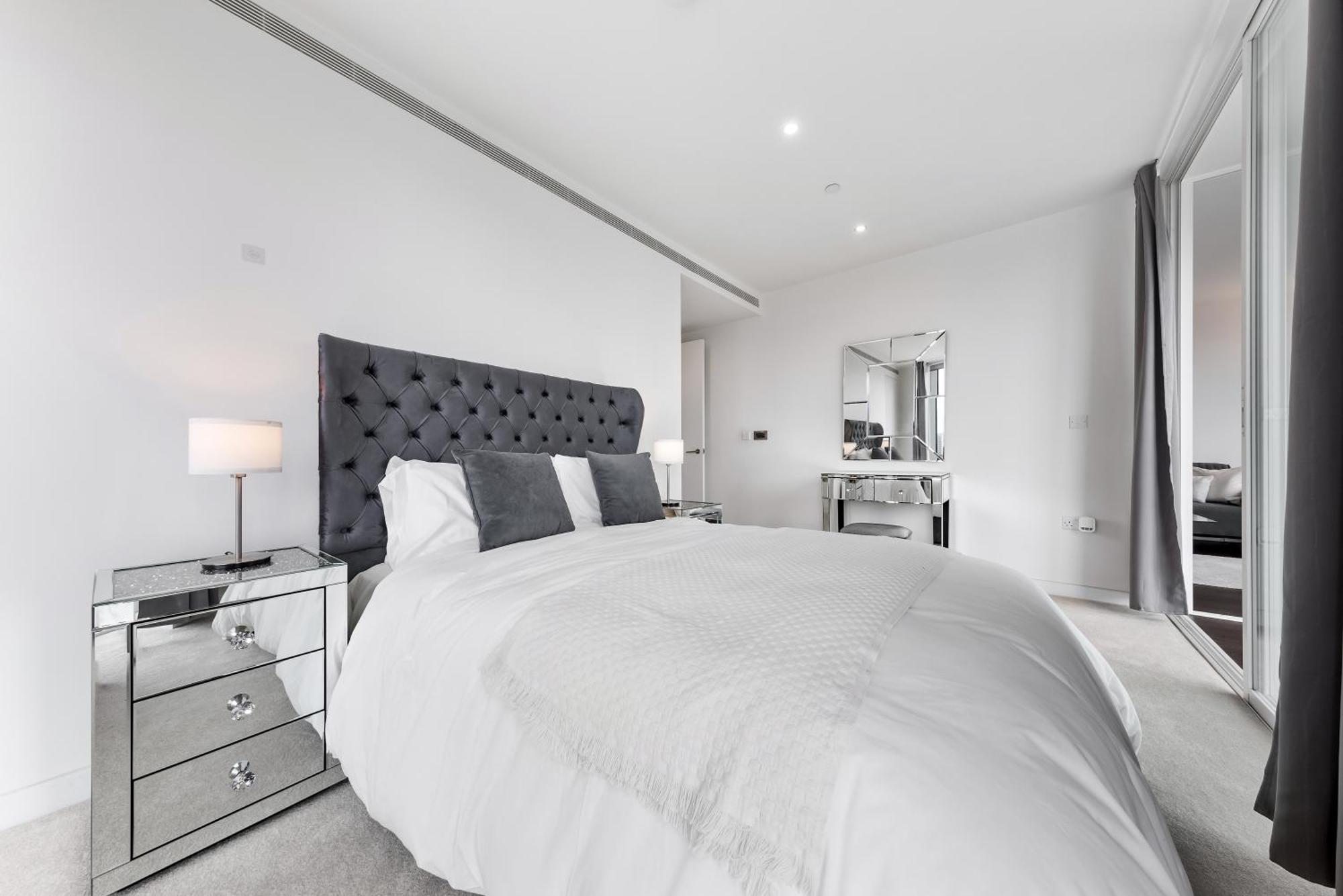18th Floor Luxury 2 Bedroom, 2 Bathroom Sky View With Rooftop Access & Gym! Unbeatable Experience & Extreme Value! Apartamento Londres