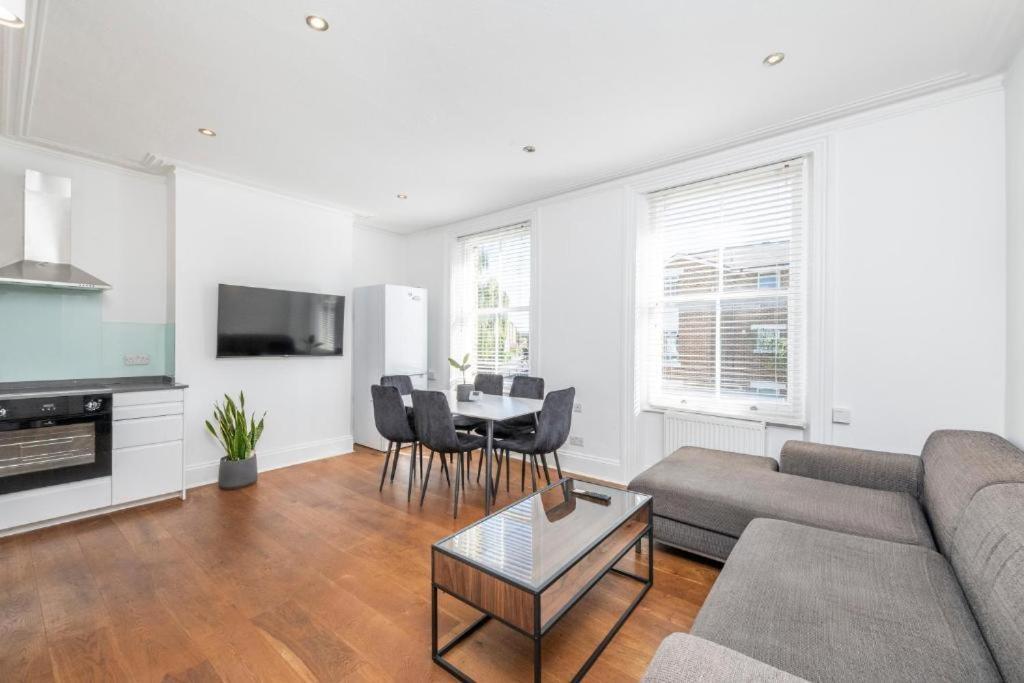Apartment Luxury 4 Bedroom Flat With Stunning Shard View From Terrace In London! Next To Station, Sleeps 9 *