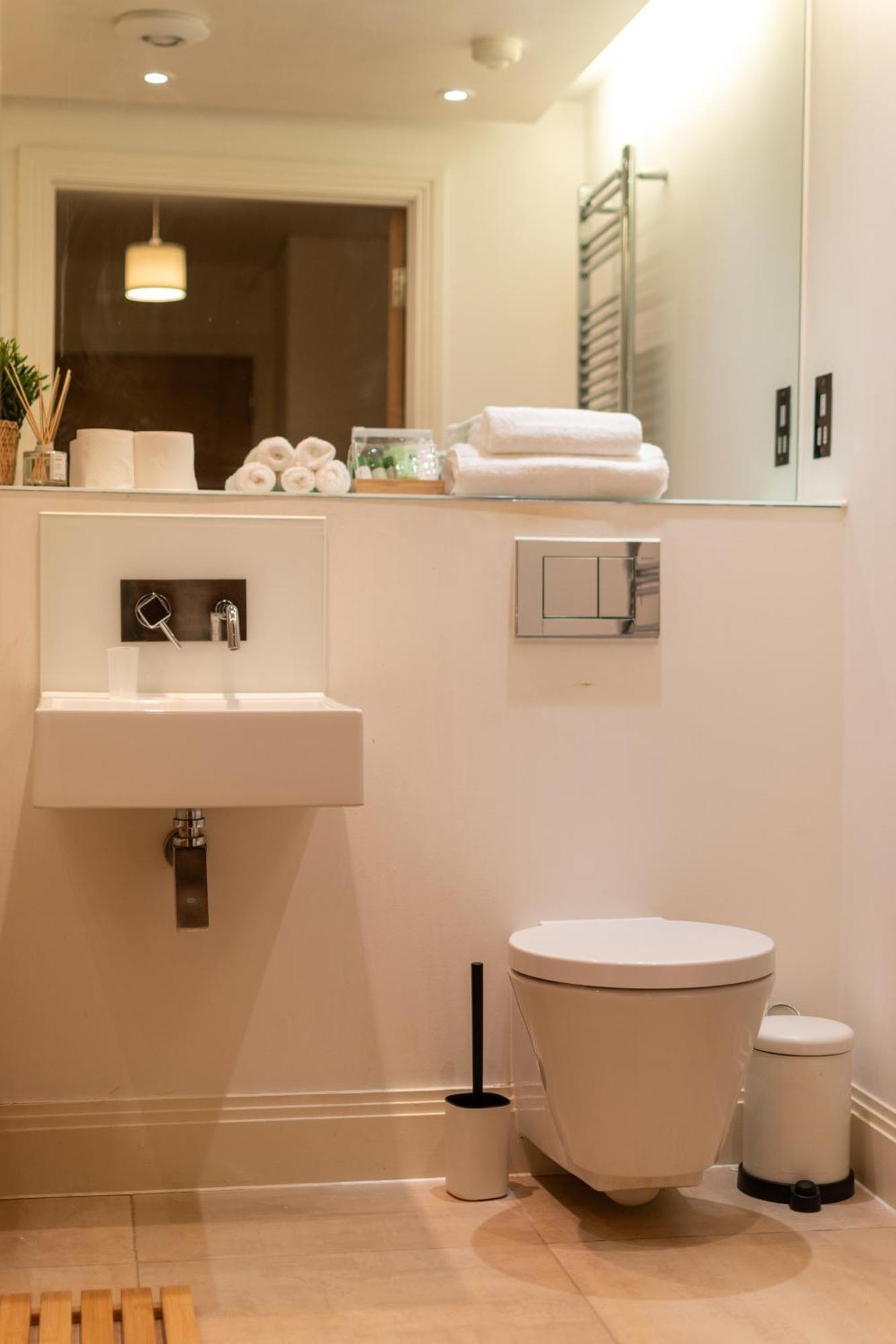 Cosy 2 Bed Hackney Sleeps 8 * London