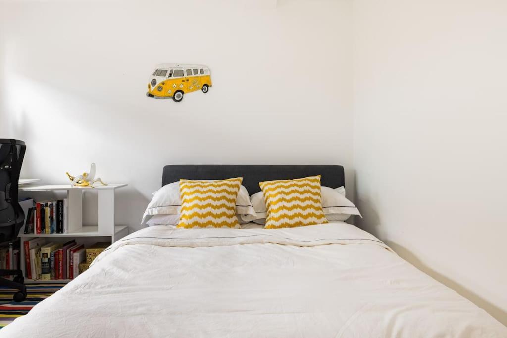 Stylish 2 Bed Loft With Terrace 2 Min From Tube * London