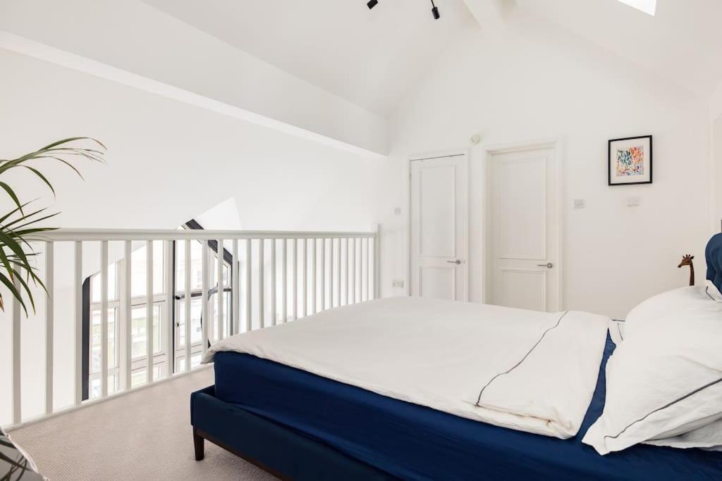 Apartment Stylish 2 Bed Loft With Terrace 2 Min From Tube