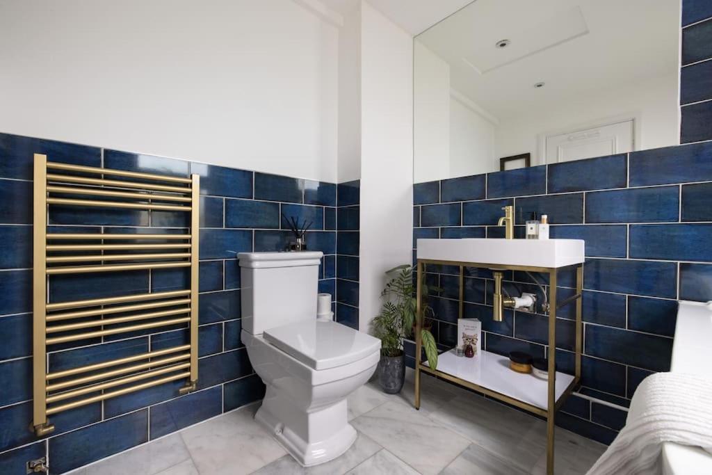 Stylish 2 Bed Loft With Terrace 2 Min From Tube * London