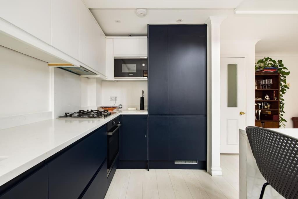 Stylish 2 Bed Loft With Terrace 2 Min From Tube * London