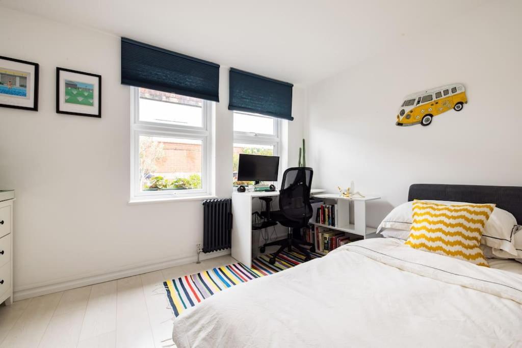Stylish 2 Bed Loft With Terrace 2 Min From Tube Apartment London