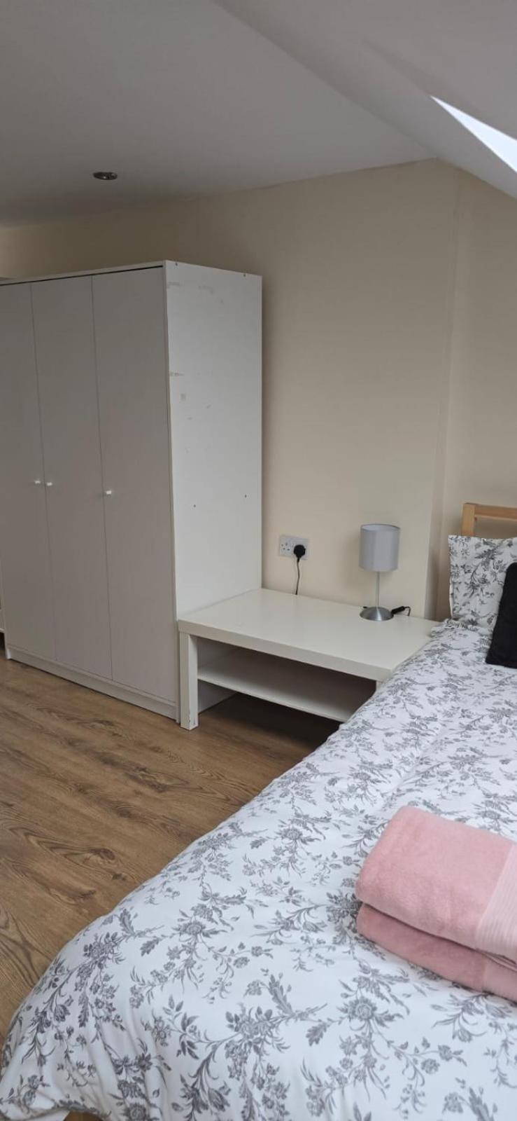 Private Near Hither Station * Londen