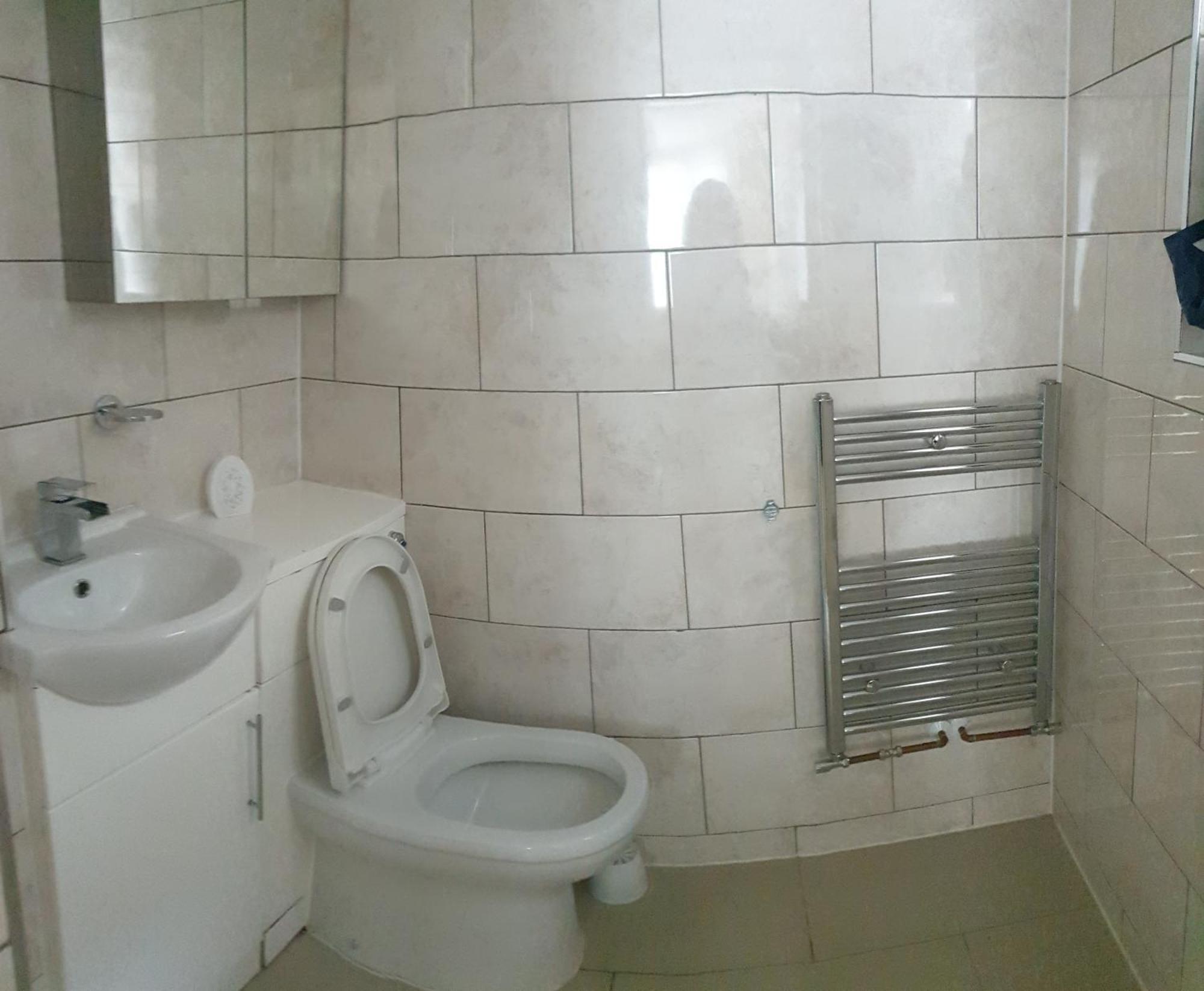 Private Near Hither Station * Londen