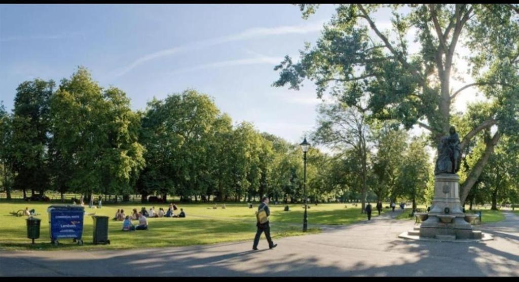 Priced Living Deluxe Bedroom 4 * Londen