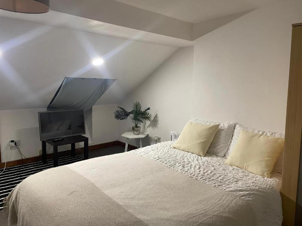 Gasthuis Priced Living Deluxe Bedroom 4 *