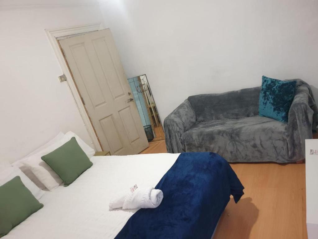 Priced Living Deluxe Bedroom 4 Gasthuis Londen