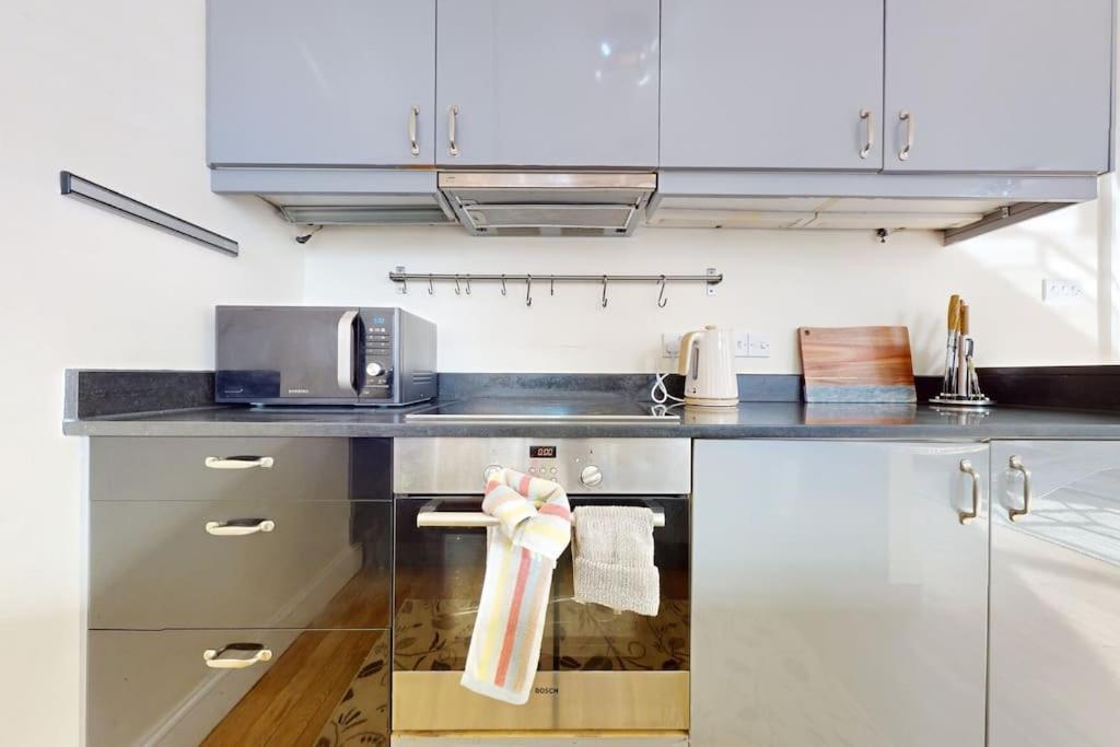 Charming And Bright Flat In Paddington! London