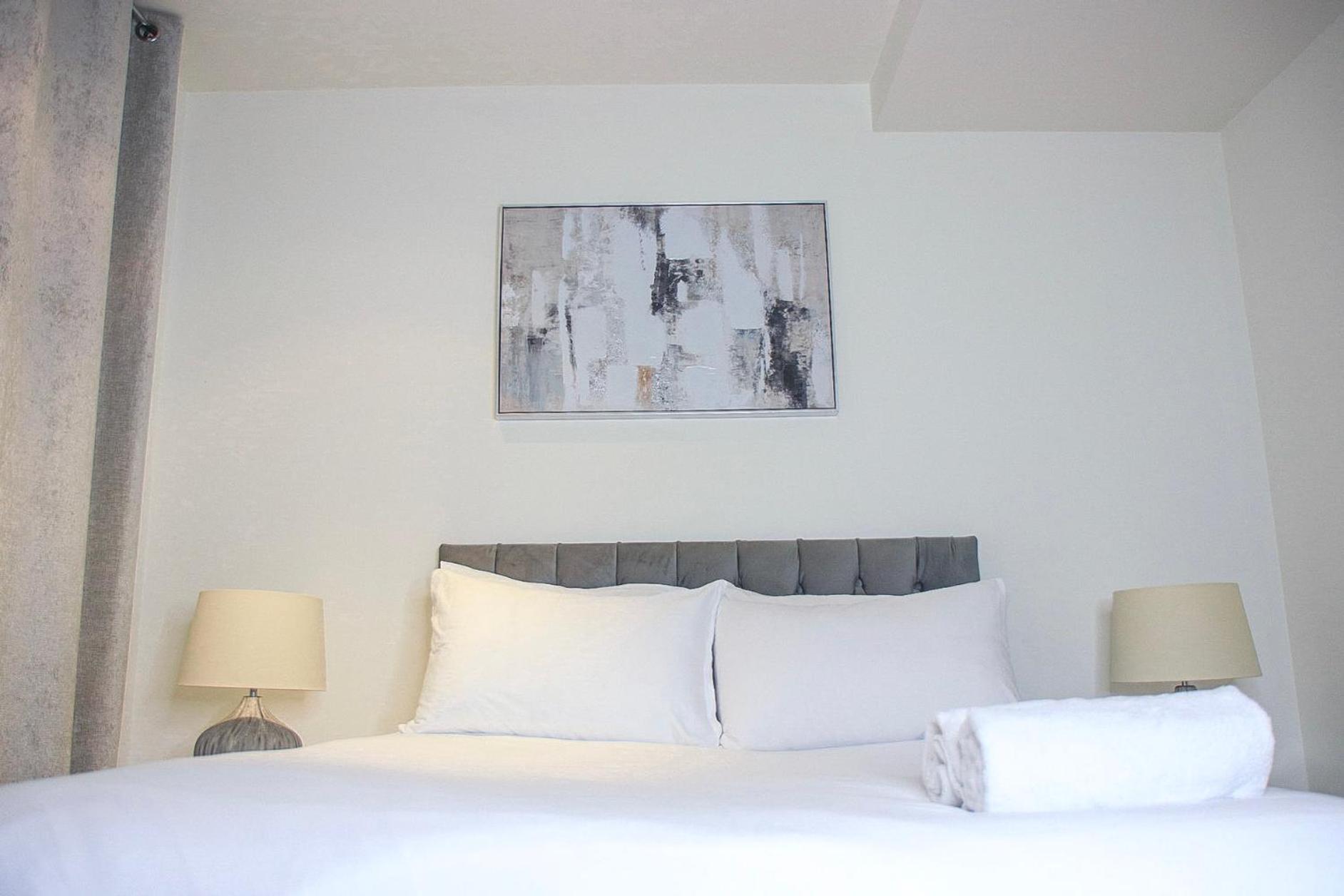 Striking In The Heart Of Chelsea Apartment London