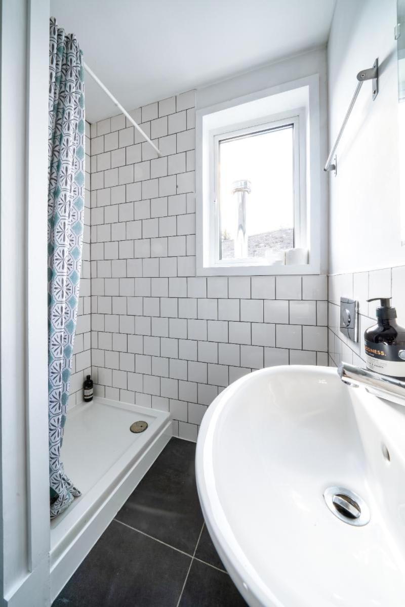 Stunning 5bd With Private Garden & Parking Access London
