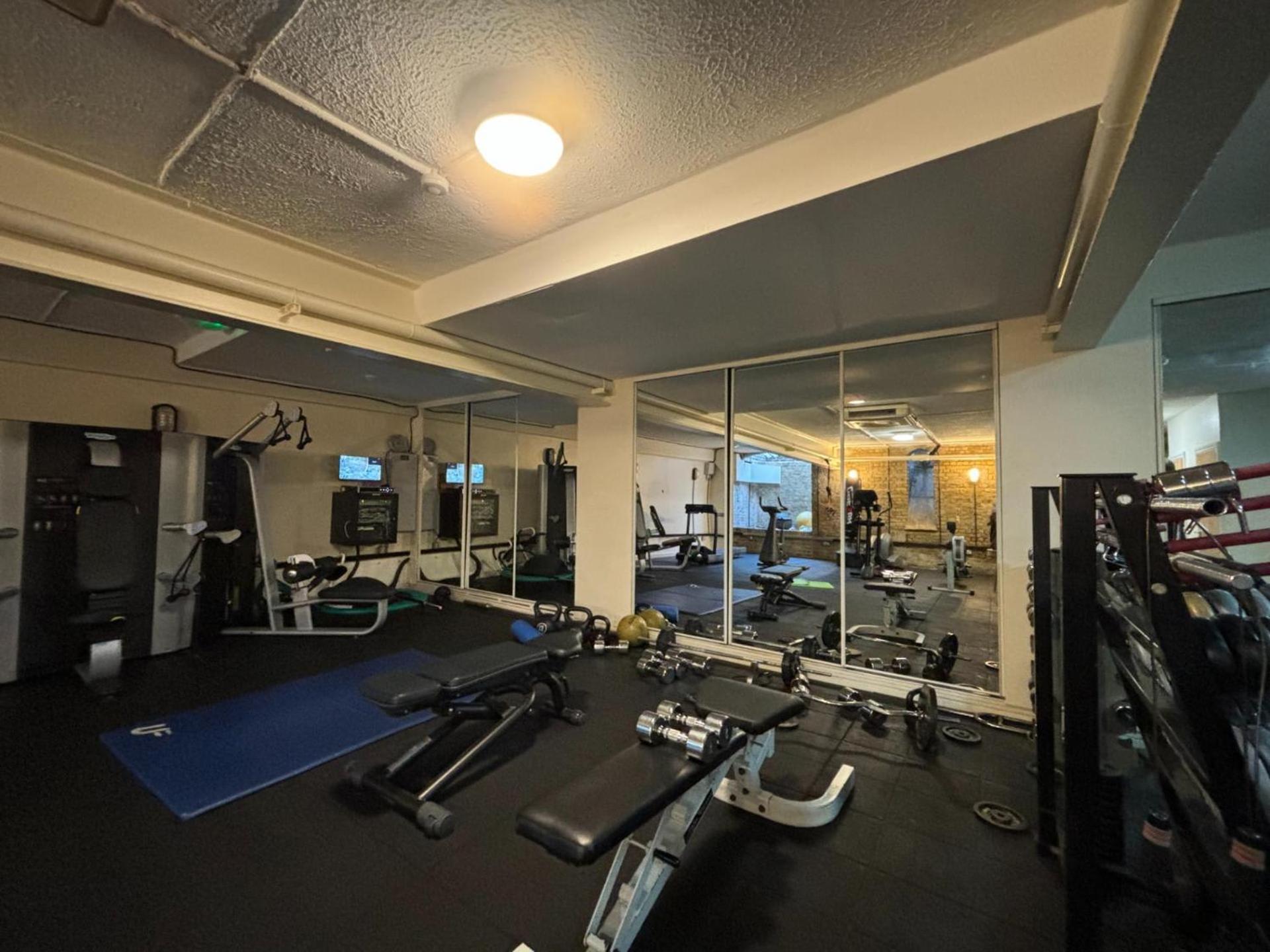 1bd Flat With Gym In Victorian Conversion Brixton Apartment