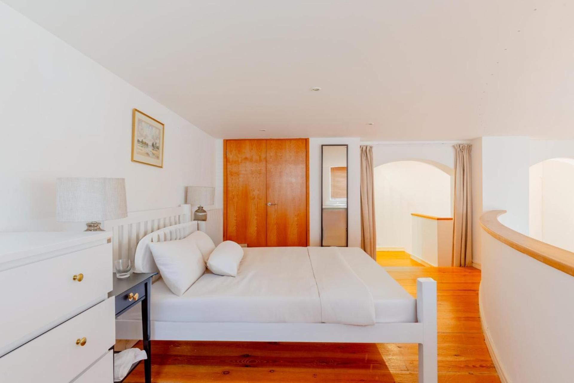 1bd Flat With Gym In Victorian Conversion Brixton London