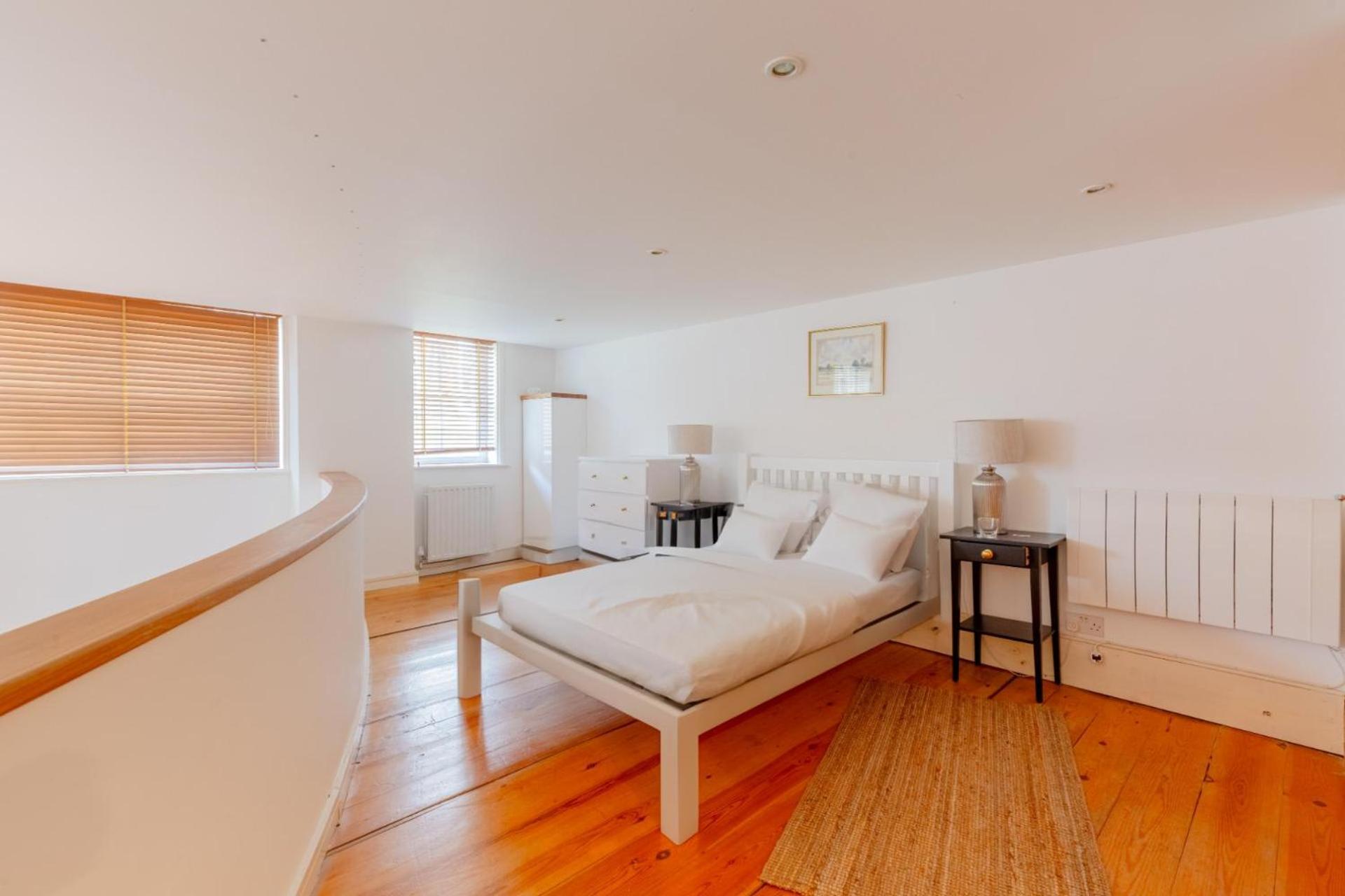 1bd Flat With Gym In Victorian Conversion Brixton Apartment London